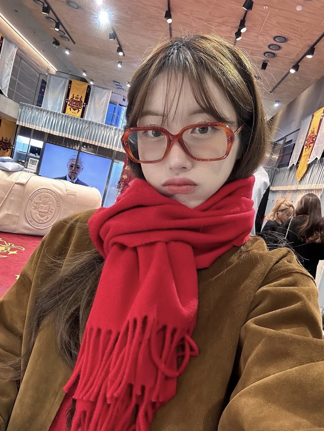 Gentle Monster Beca T4 Tortoiseshell 착용 스타일