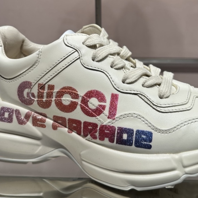 (W) Gucci Rhyton Love Parade Sneakers Ivory 착용 스타일 - 1