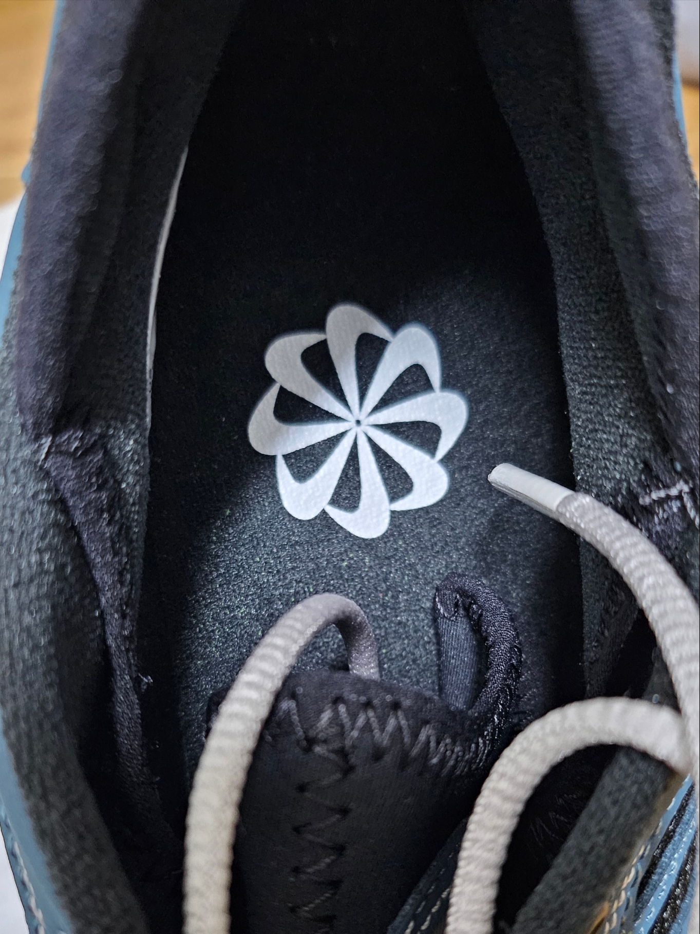 Nike ACG Air Exploraid Neutral Grey and Ash Green 착용 스타일 - 5