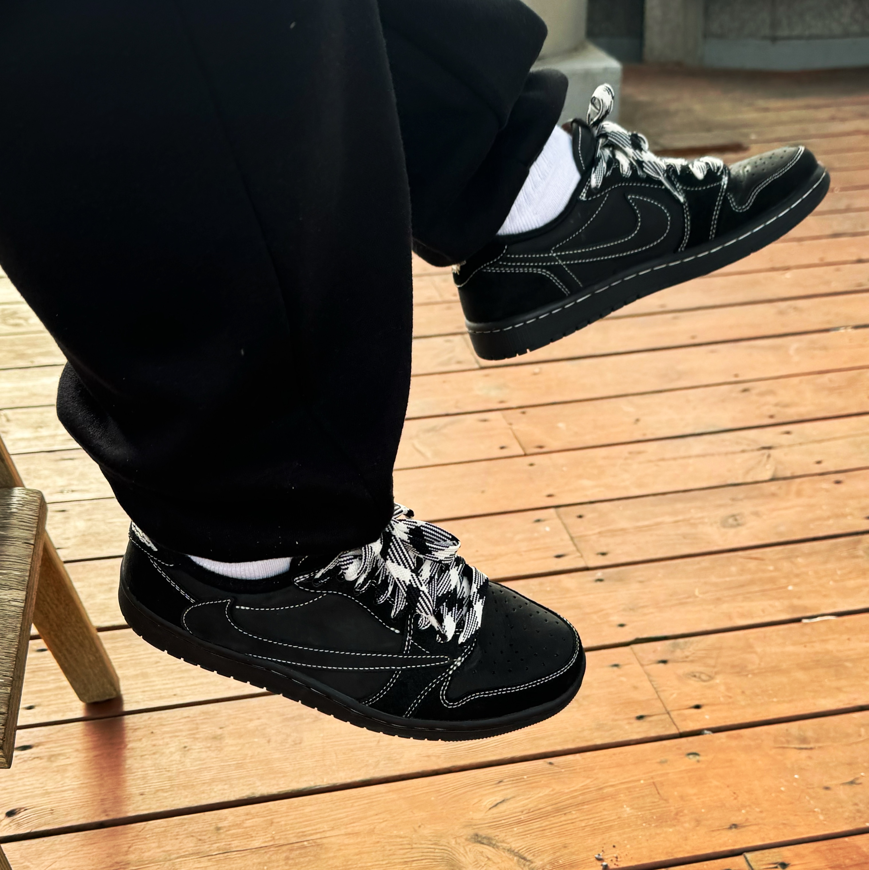 Jordan 1 x Travis Scott Retro Low OG SP Black Phantom 착용 스타일