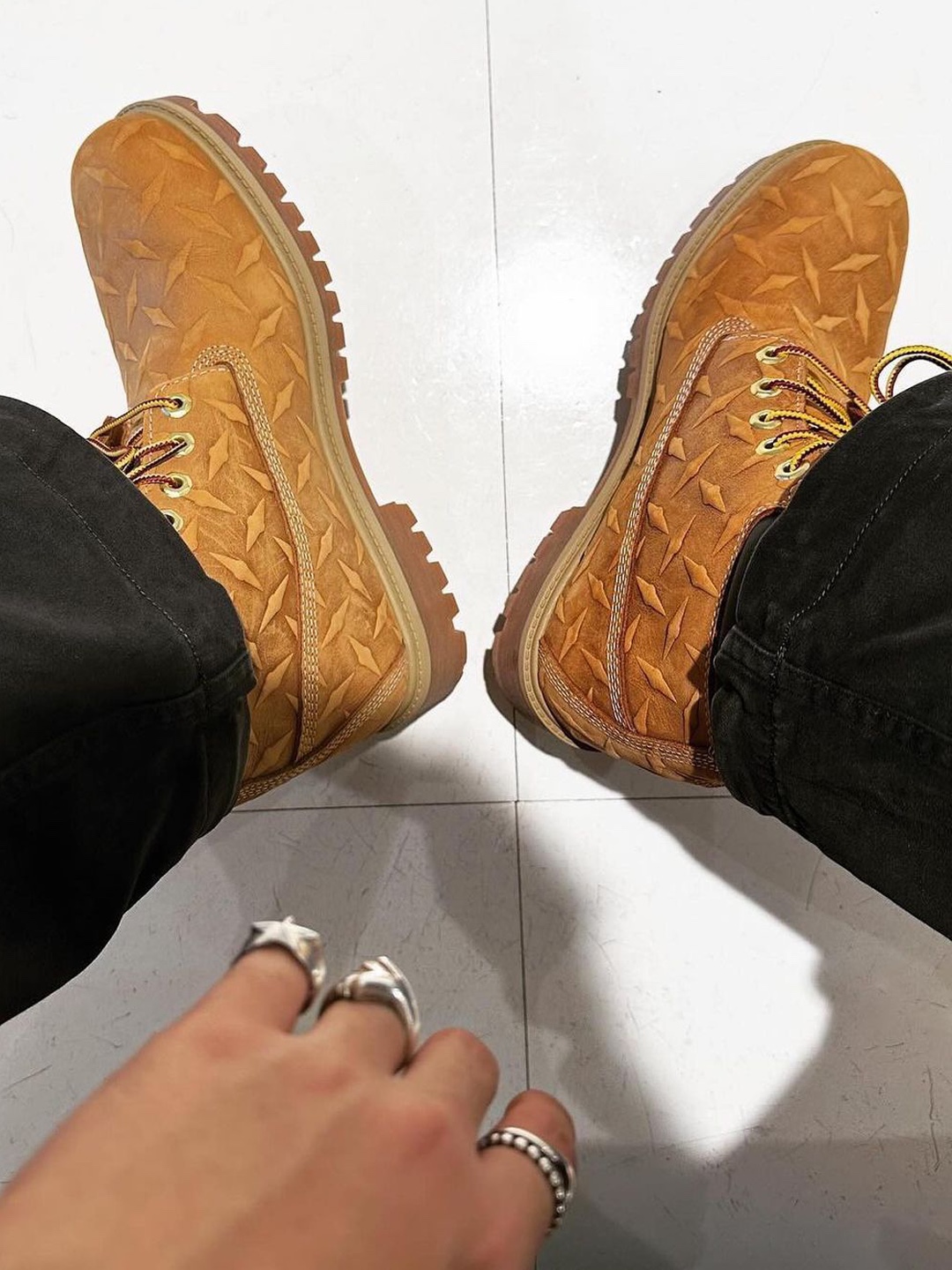 Timberland x Supreme Diamond Plate 6 Inch Premium Waterproof Boot Black - 23FW - Medium, Timberland x Supreme Diamond Plate 6 Inch Premium Waterproof Boot Wheat - 23FW - Medium 착용 스타일 - 5
