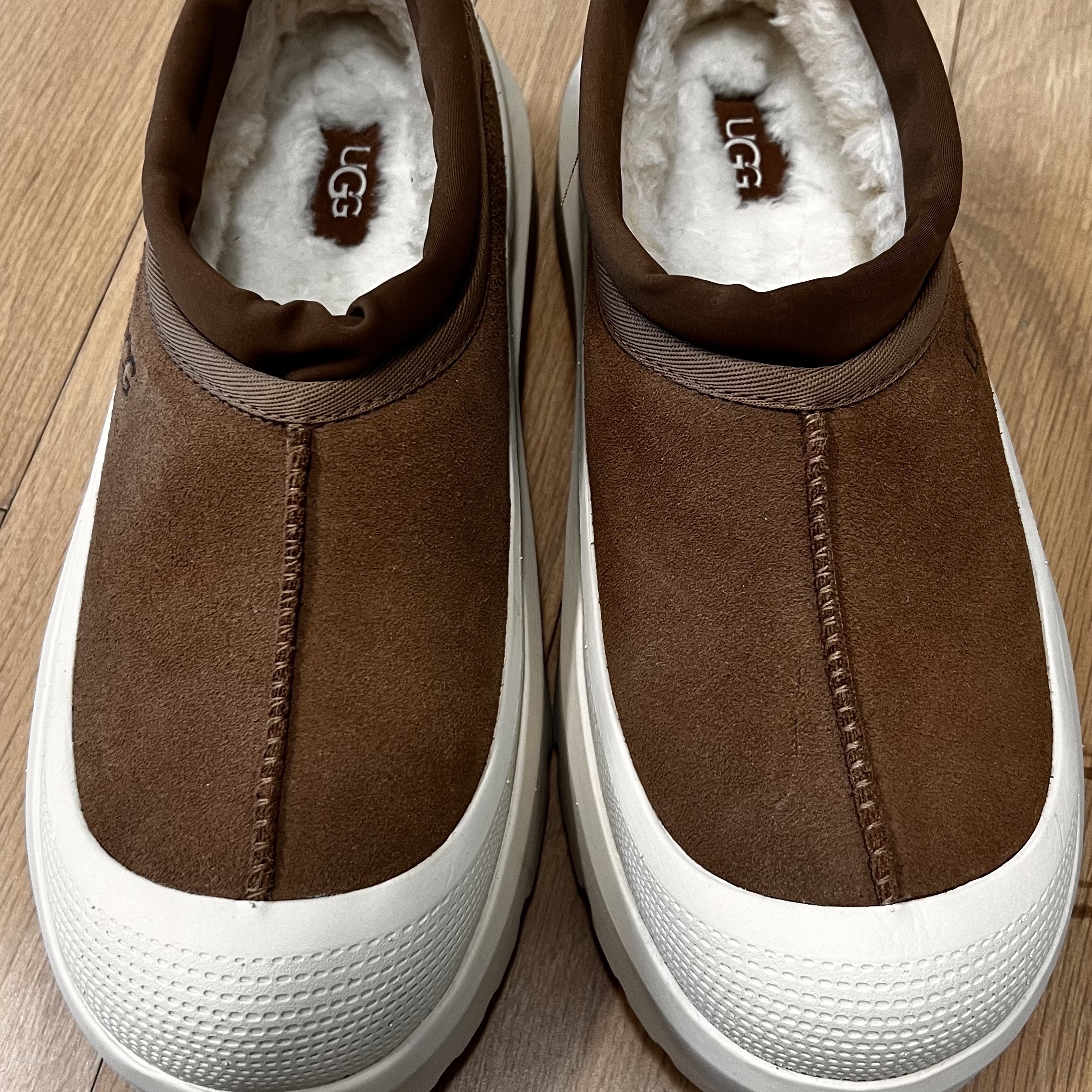 UGG Tasman Weather Hybrid Chestnut Whitecap 착용 스타일 - 2