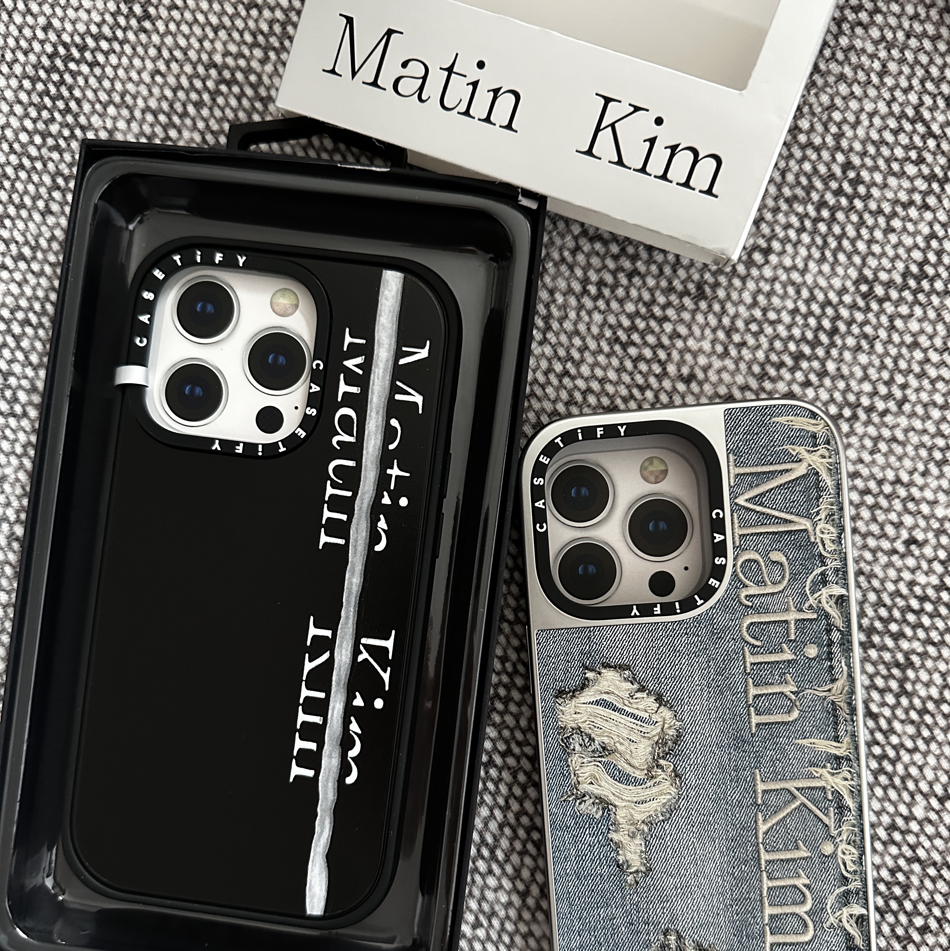 Casetify x Matin Kim iPhone Destroyed Denim Magsafe Mirror Case Silver 착용 스타일 - 4