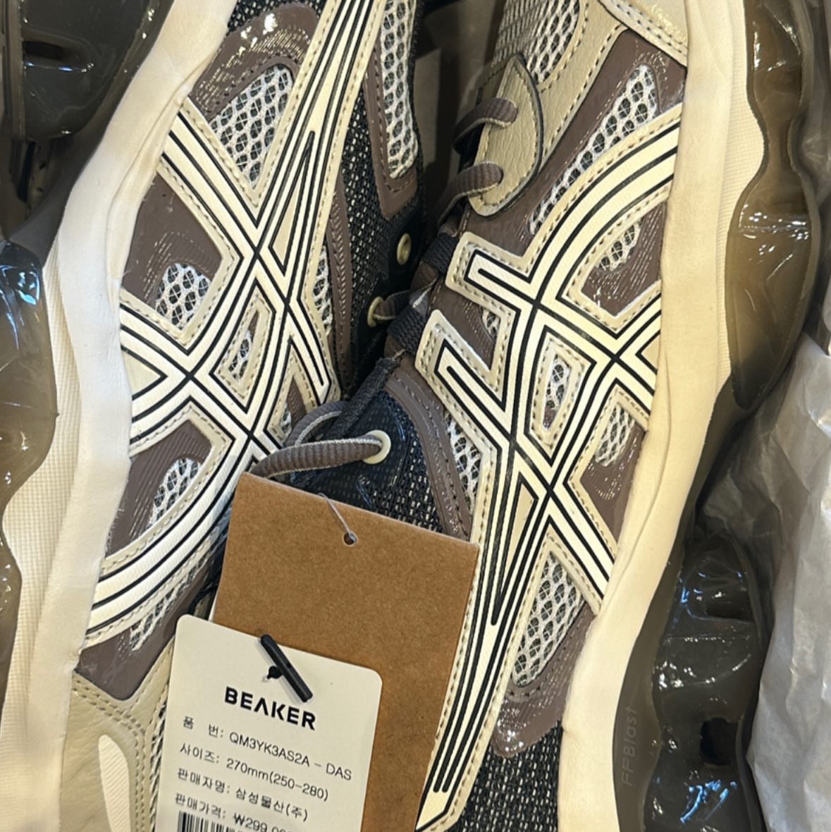 Asics Gel-Quantum Kinetic Birch Dark Taupe 착용 스타일