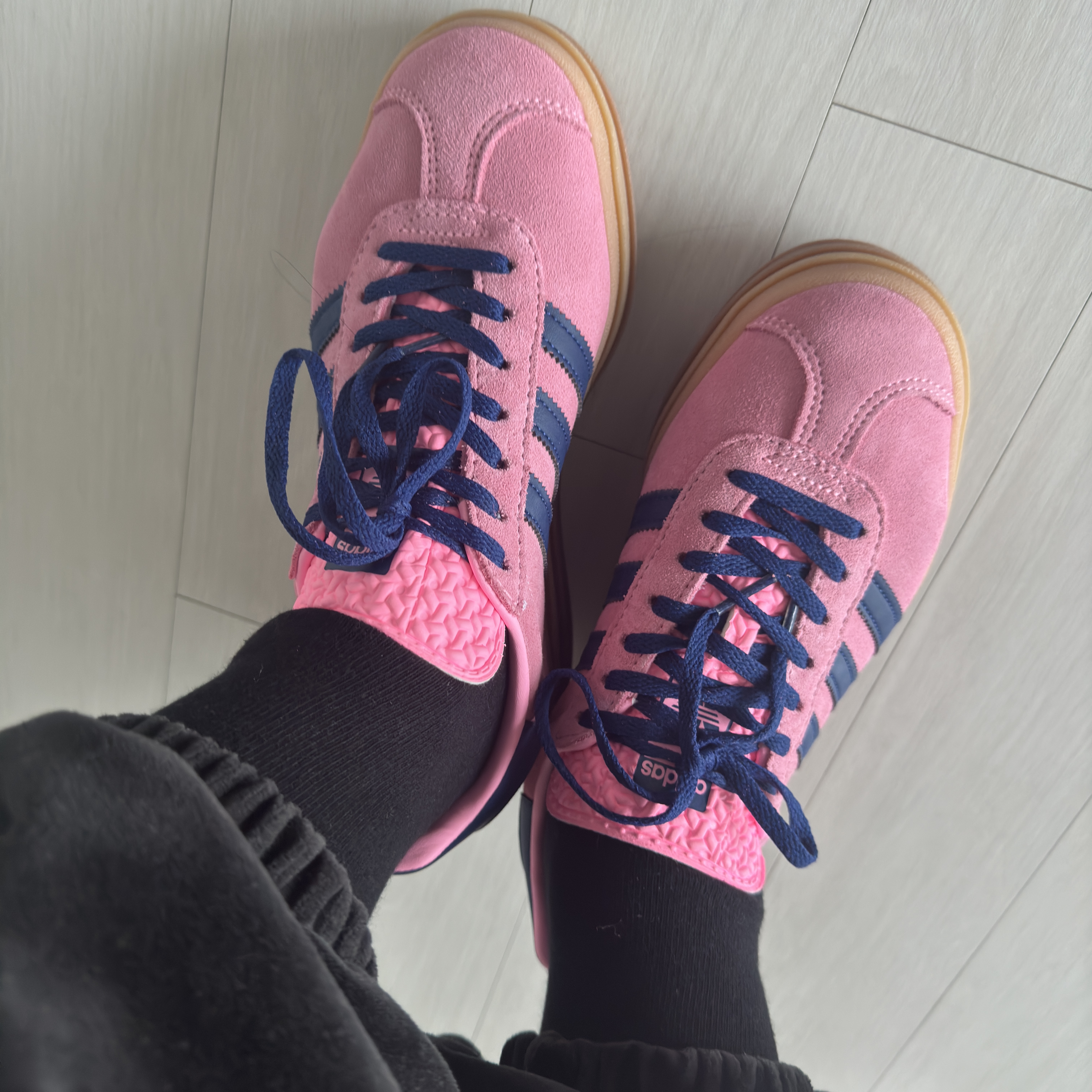 (W) Adidas Gazelle Bold Pink Glow Victory Blue 착용 스타일