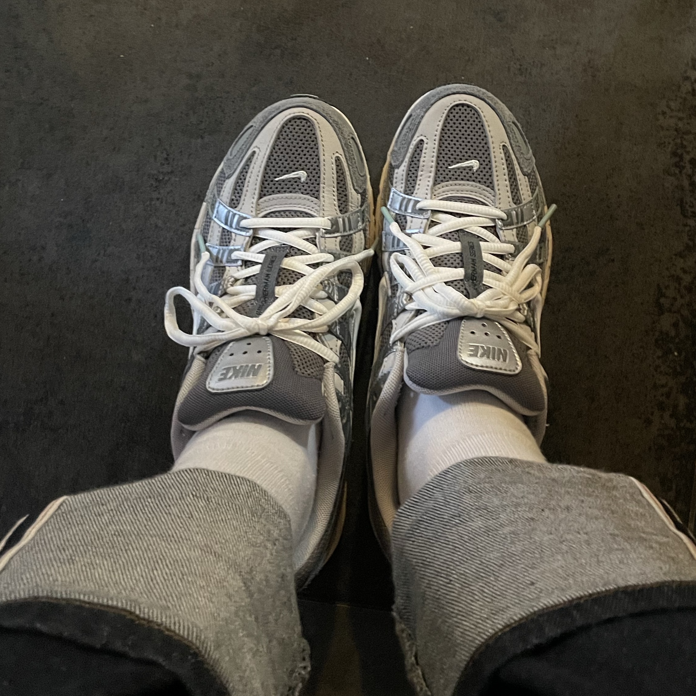 Nike P-6000 Flat Pewter Light Iron Ore 착용 스타일 - 2