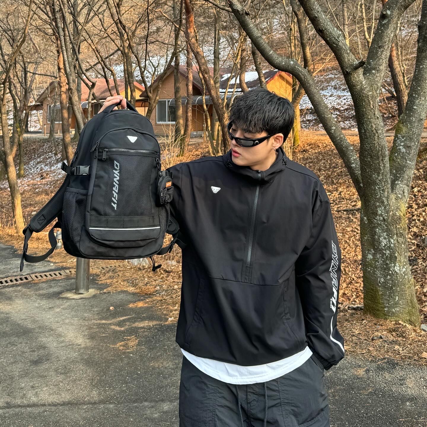 Gentle Monster x Maison Margiela MM003 Black Black 착용 스타일 - 5