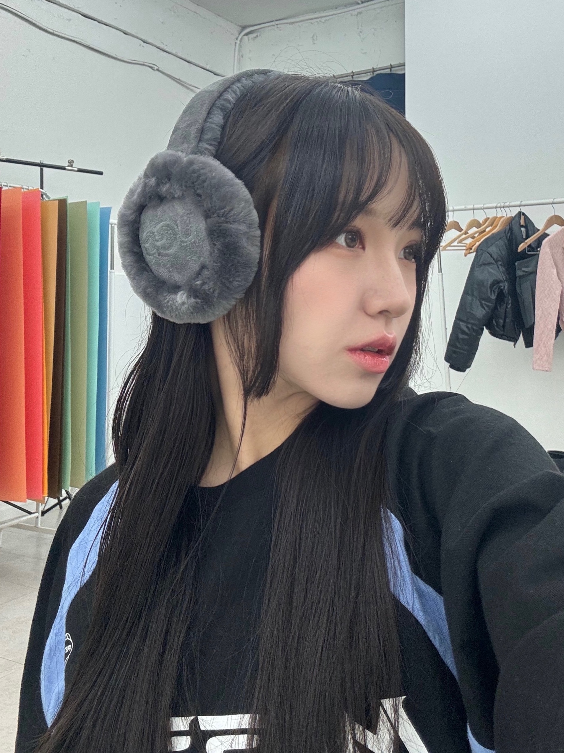 (W) UGG Embroidered Logo Earmuff Metal 착용 스타일 - 3