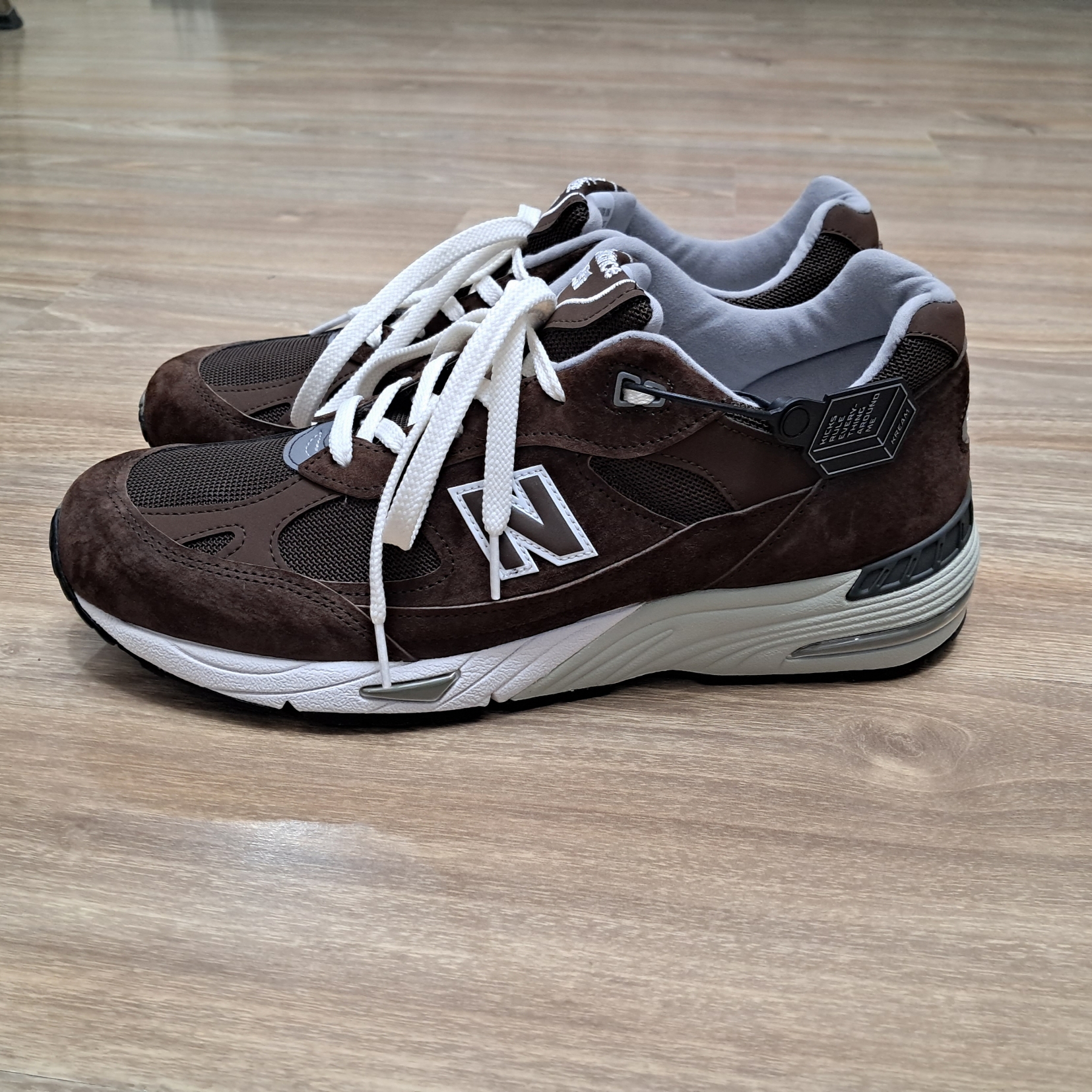 New Balance 991 Made in UK Mocha Brown 착용 스타일 - 2