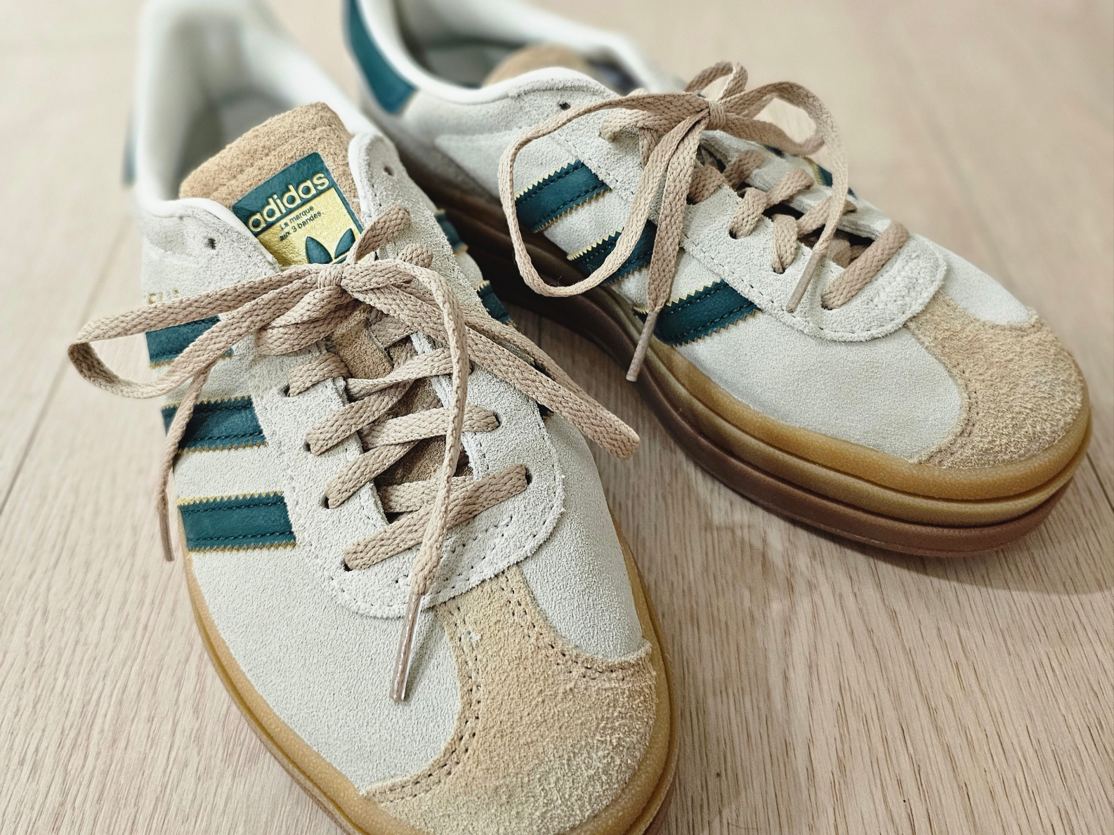 (W) Adidas Gazelle Bold Cream White Collegiate Green 착용 스타일 - 1