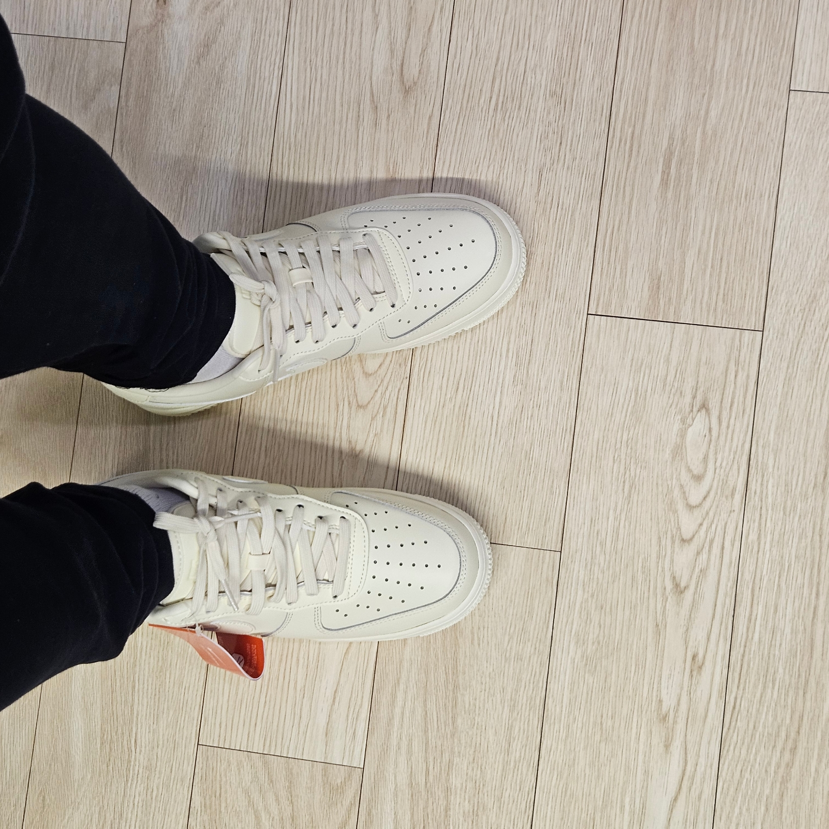 Nike Air Force 1 '07 Coconut Milk 착용 스타일 - 3