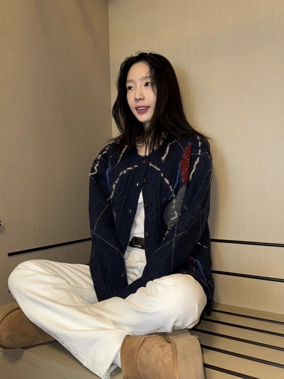 (W) UGG Classic Ultra Mini Platform Boots Chestnut 착용 스타일 - 2