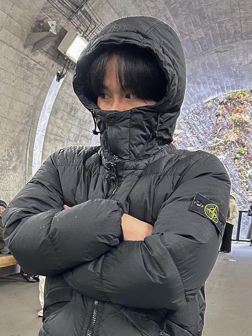 Supreme x Stone Island Painted Camo Crinkle Down Jacket Black - 20FW, Stone Island 40623 Garment Dyed Crinkle Reps Recycled Nylon Down Jacket Plaster - 23FW 착용 스타일 - 7