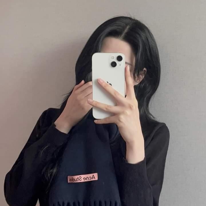 Acne Studios Narrow Wool Fringe Muffler Navy 착용 스타일