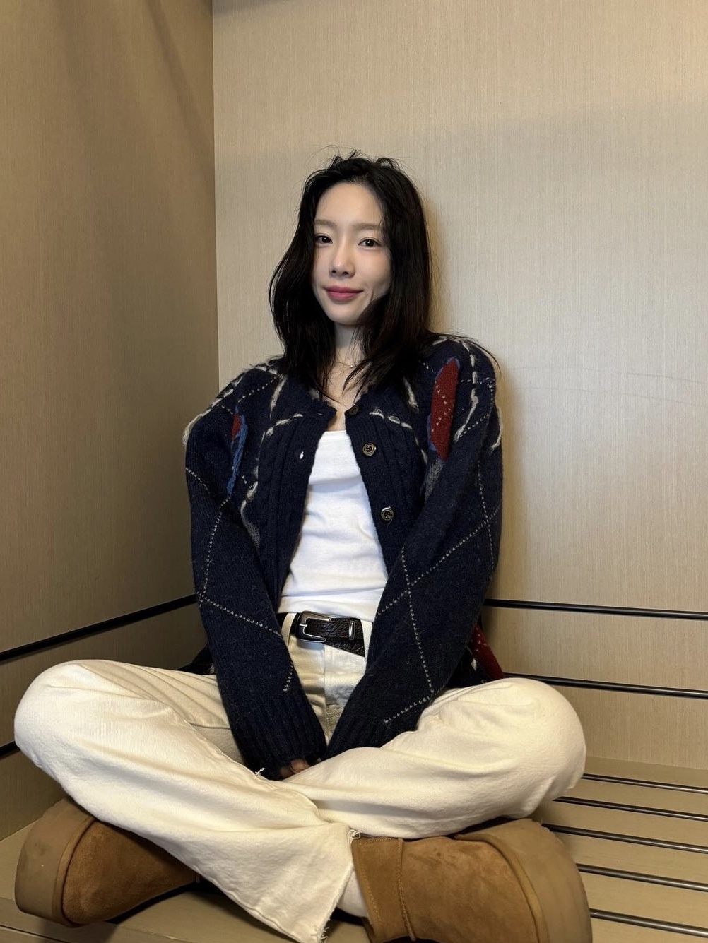 (W) UGG Classic Ultra Mini Platform Boots Chestnut 착용 스타일 - 1