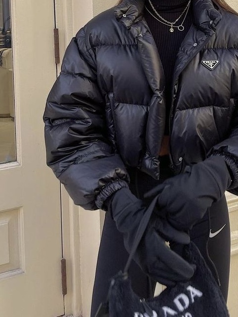 (W) Prada Re-Nylon Cropped Convertible Down Jacket Black 착용 스타일