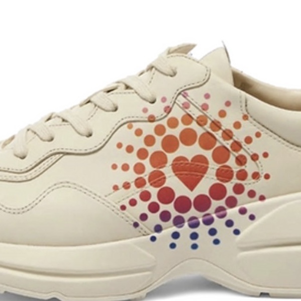 (W) Gucci Rhyton Love Parade Sneakers Ivory 착용 스타일 - 5