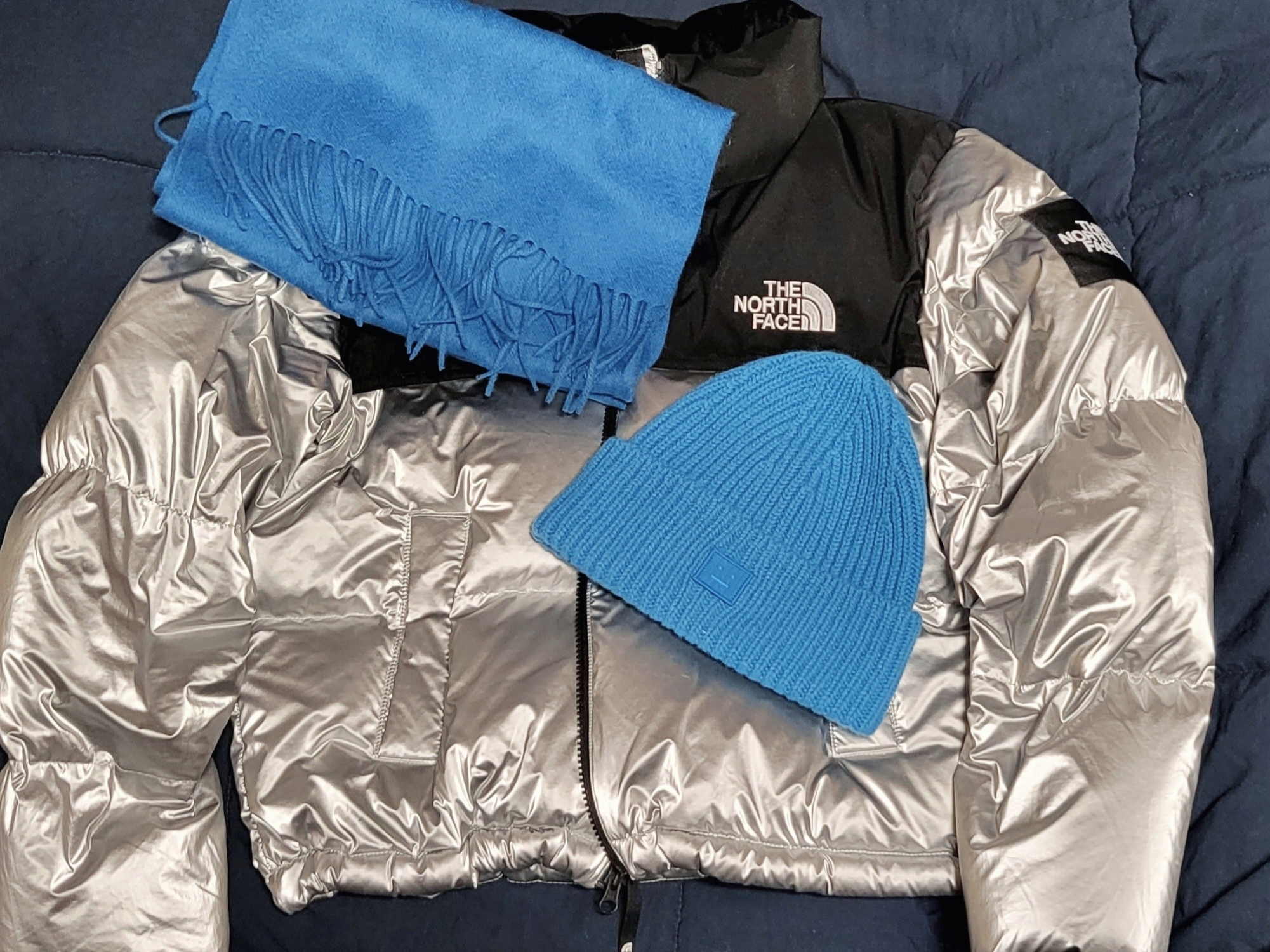 (W) The North Face White Label Novelty Nuptse Down Jacket SE Silver, (Kids) Acne Studios Ribbed Beanie Hat Sapphire Blue 착용 스타일