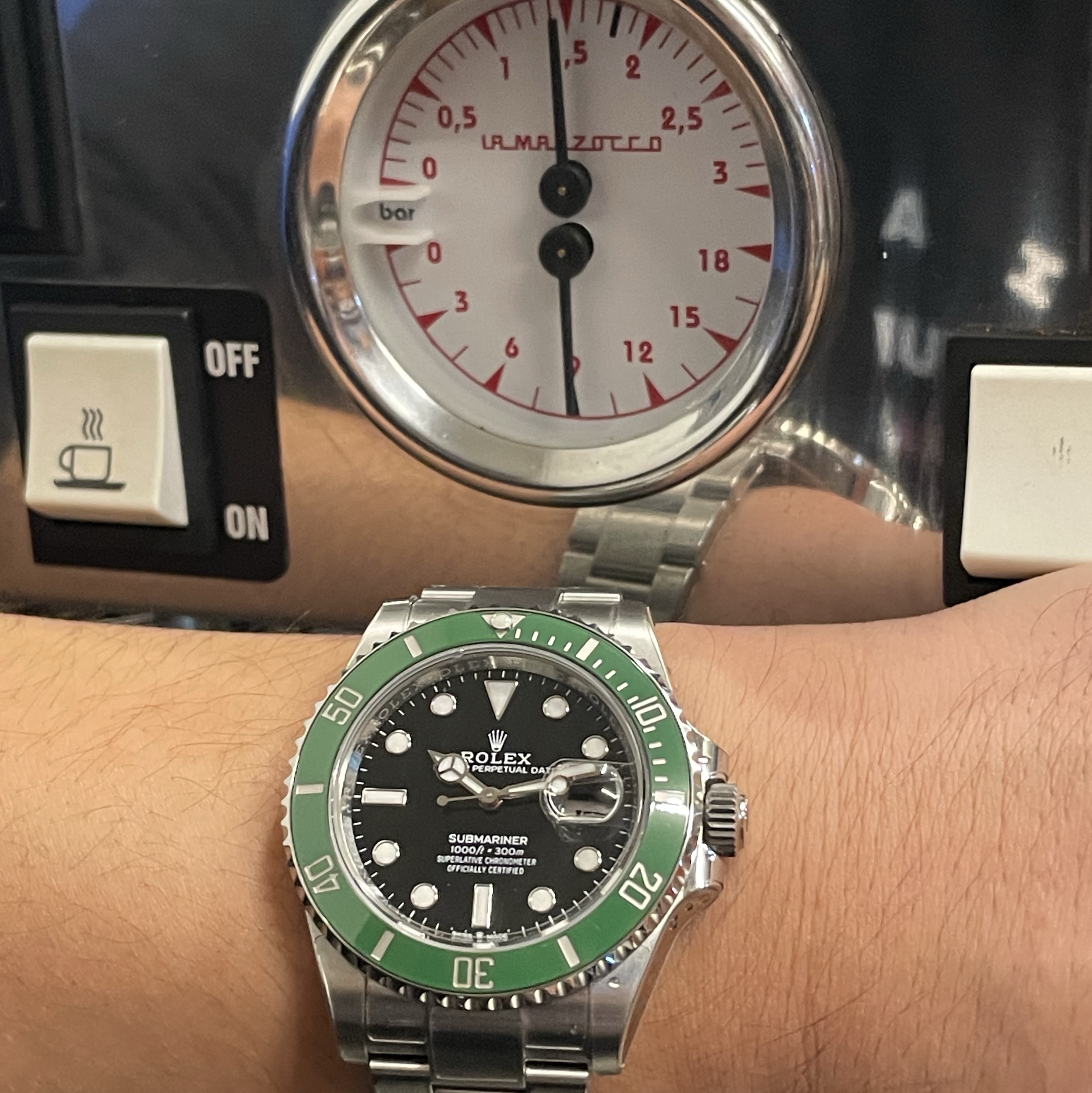 Rolex Submariner Date 41mm 126610LV Black Oyster 착용 스타일