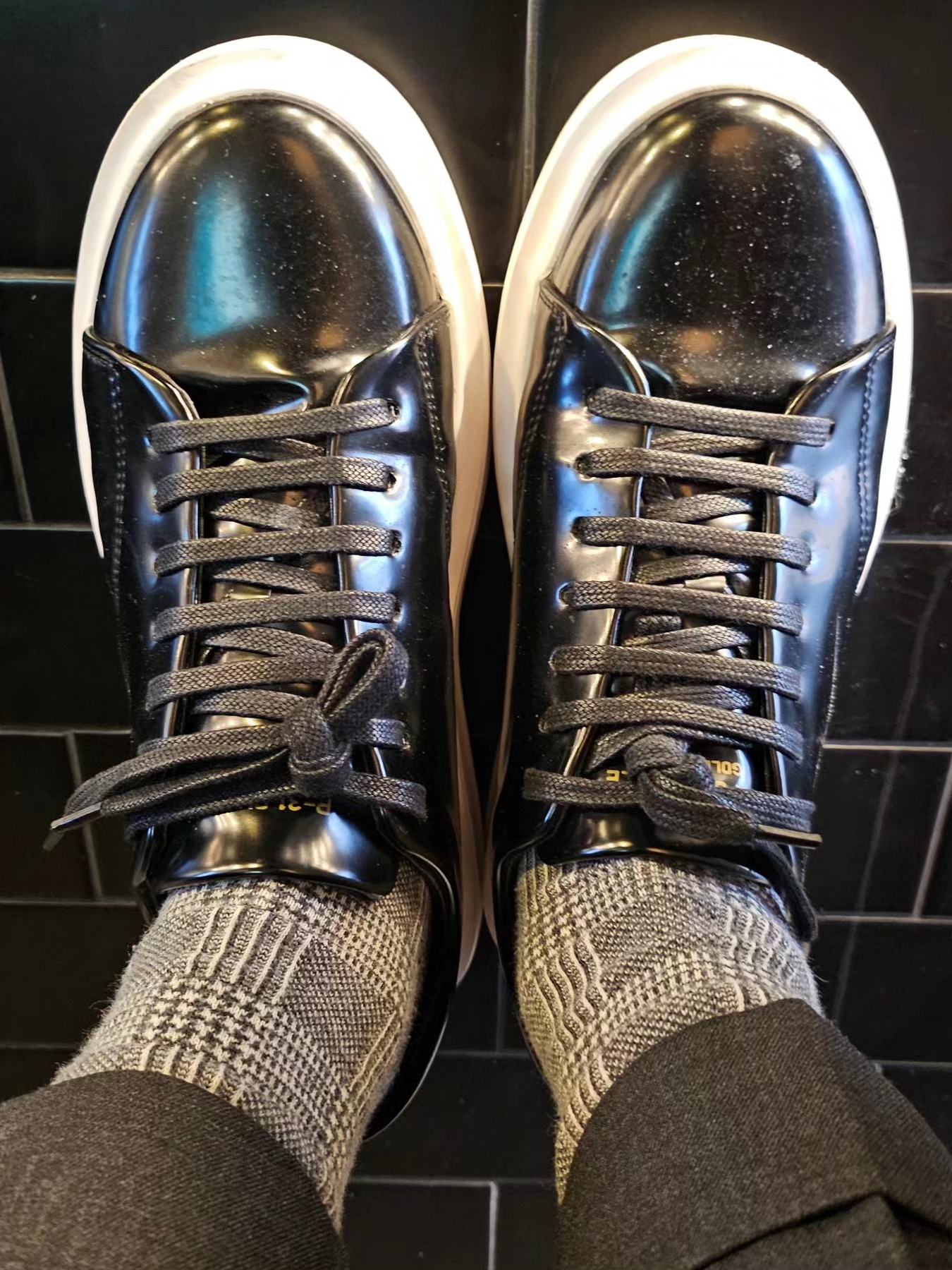 Thom Browne Fine Merino Wool Stitch 4-Bar Classic Crewneck Pullover Knit Medium Grey 착용 스타일 - 3