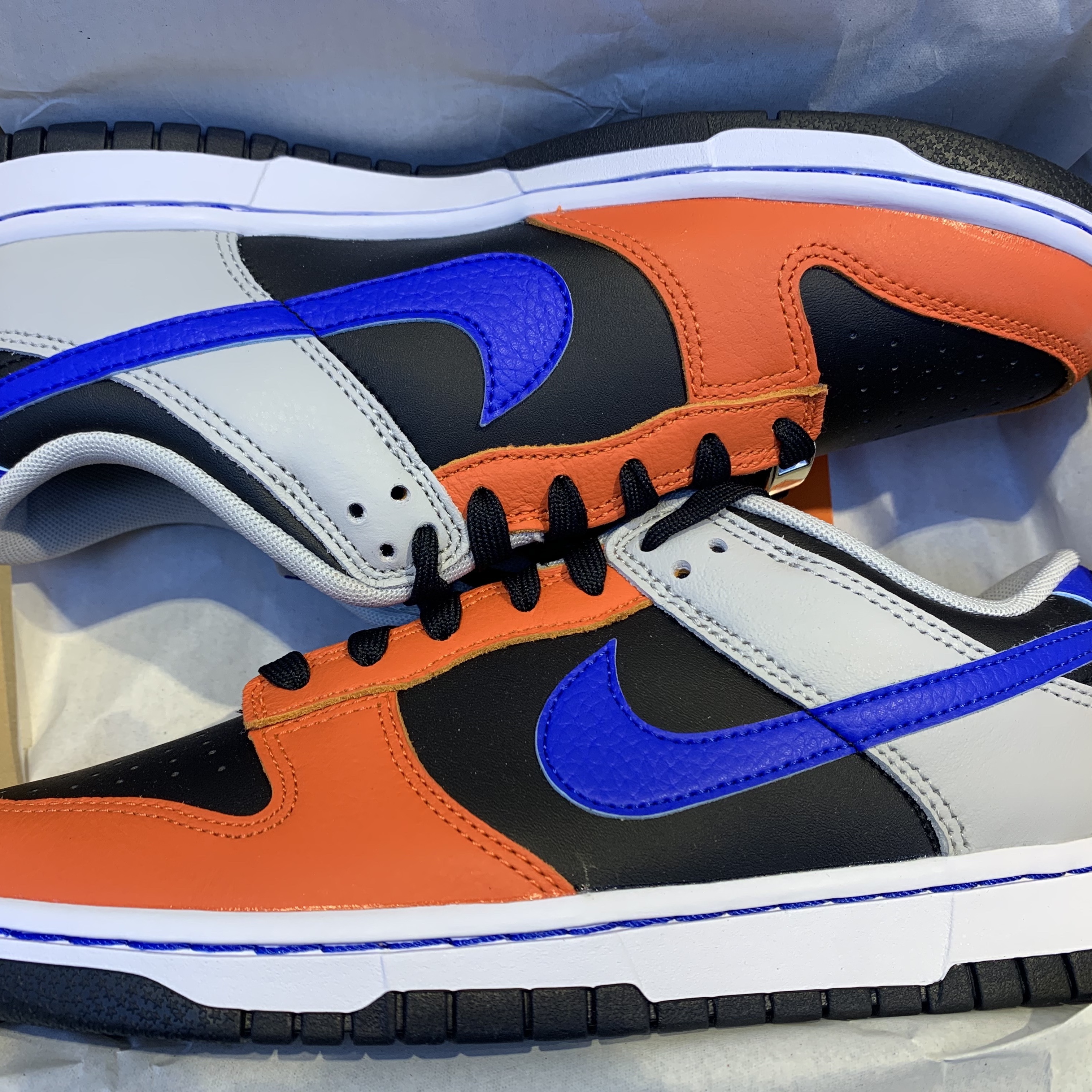 Nike x NBA Dunk Low Retro EMB Racer Blue and Orange 착용 스타일 - 2