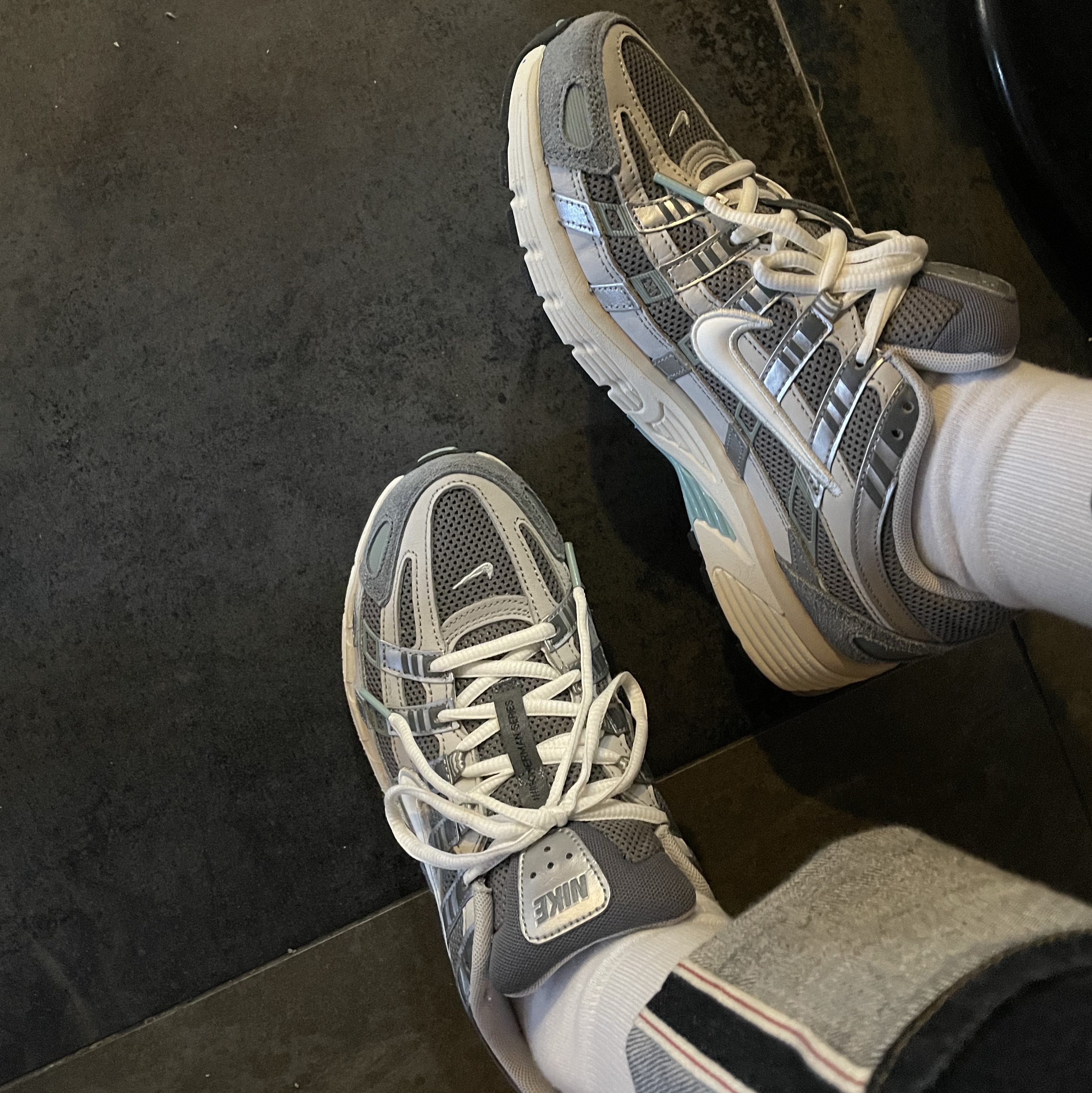 Nike P-6000 Flat Pewter Light Iron Ore 착용 스타일 - 1