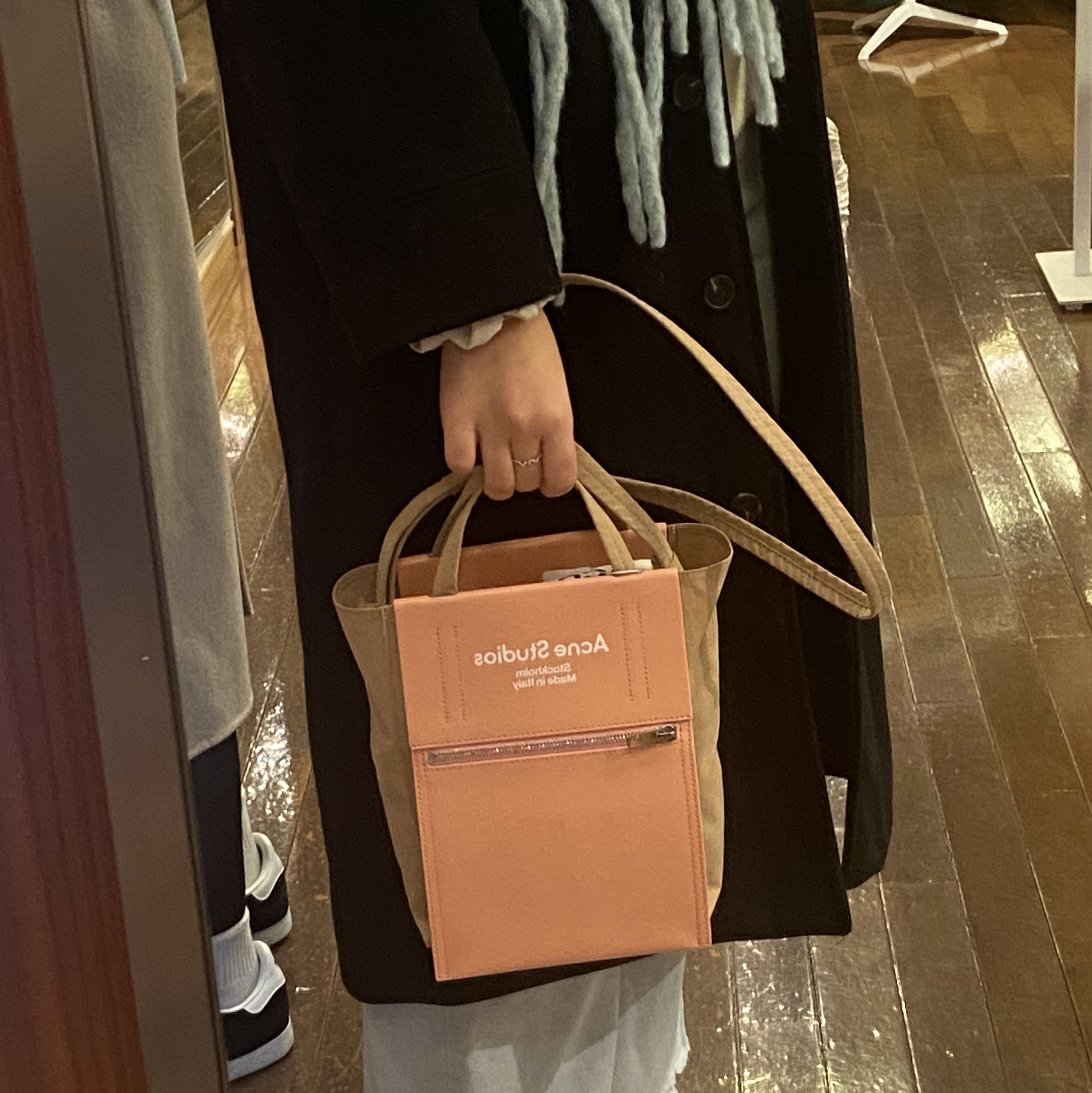 Acne Studios Baker Out Mini Tote Bag Brown Pink 착용 스타일