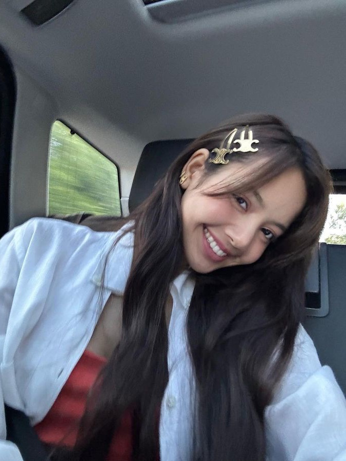(W) Celine Hair Accessories Triomphe Snap Hair Clips in Brass with Gold Finish & Steel Gold - Set of 2, (W) Miu Miu Logo Hair Clip with Metal 착용 스타일 - 2