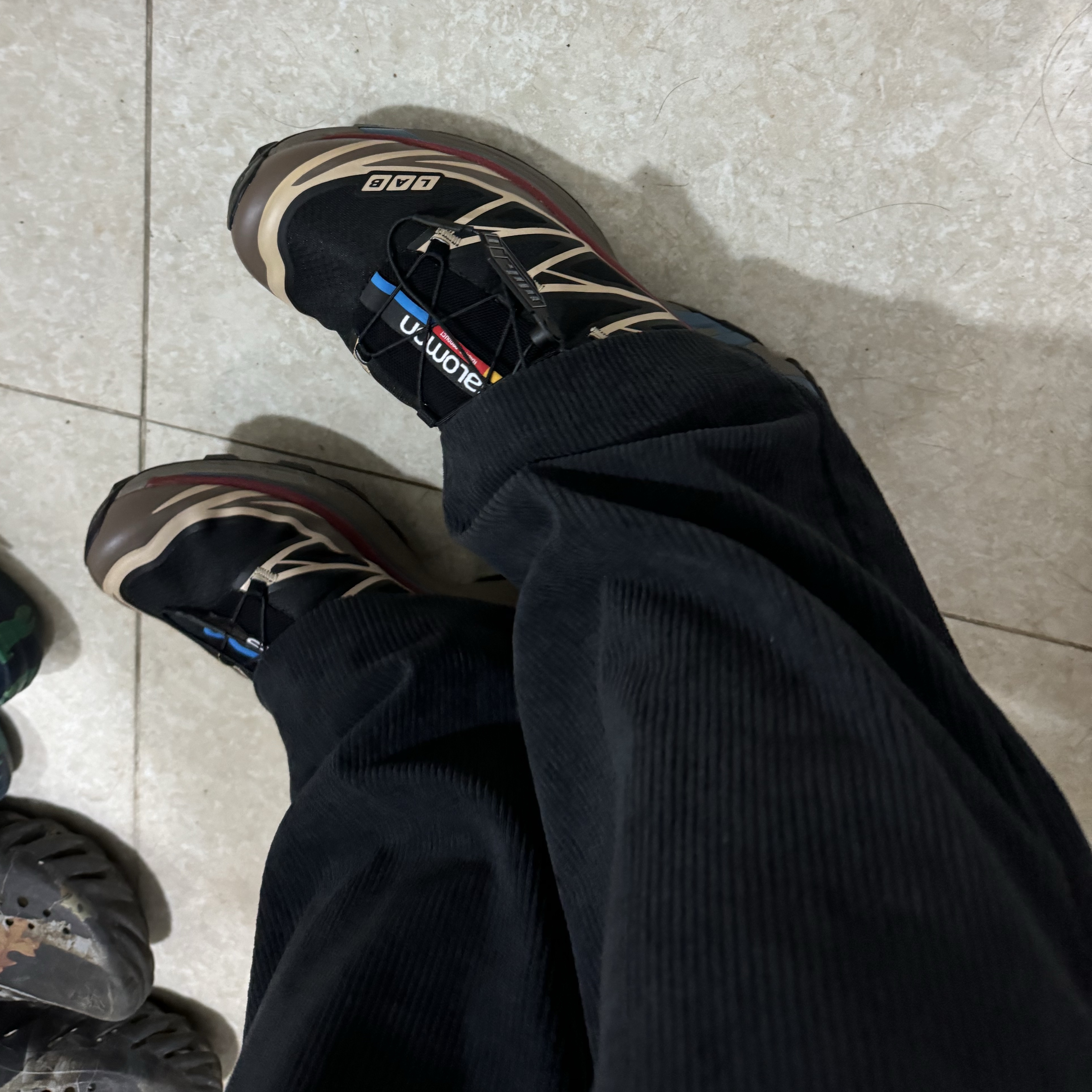 Salomon XT-6 Black Falcon 착용 스타일