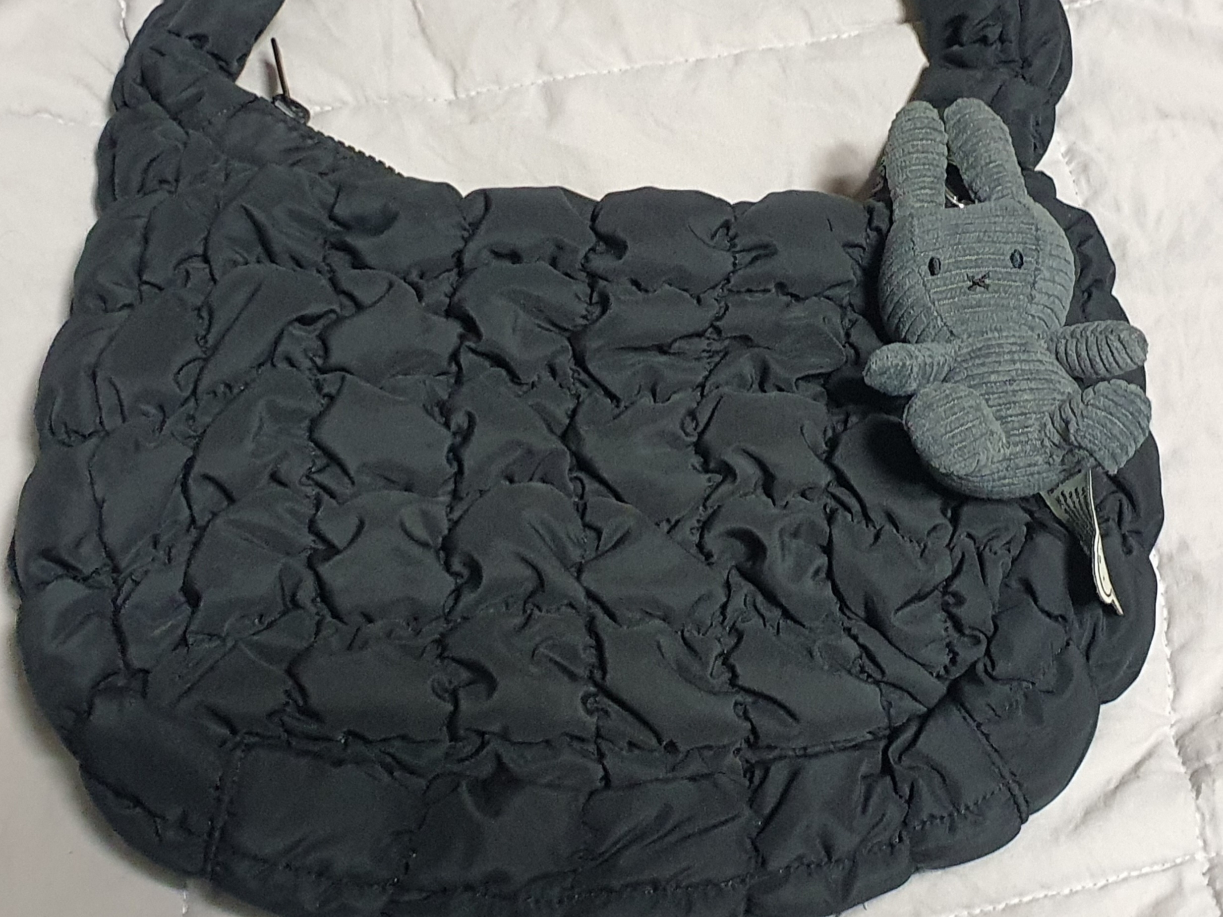 Miffy x Bon Ton Toys Miffy Keychain Corduroy Off White, (Kids) Nike NSW Faux Fur Crossbody Bag Black 착용 스타일 - 2