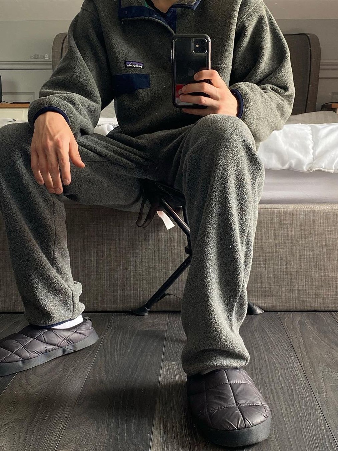 Patagonia Lightweight Synchilla Snap-T Fleece Pullover Oatmeal Heather/Smolder Blue/New Navy, Patagonia Lightweight Synchilla Snap-T Fleece Pullover Nickel Blue 착용 스타일 - 3