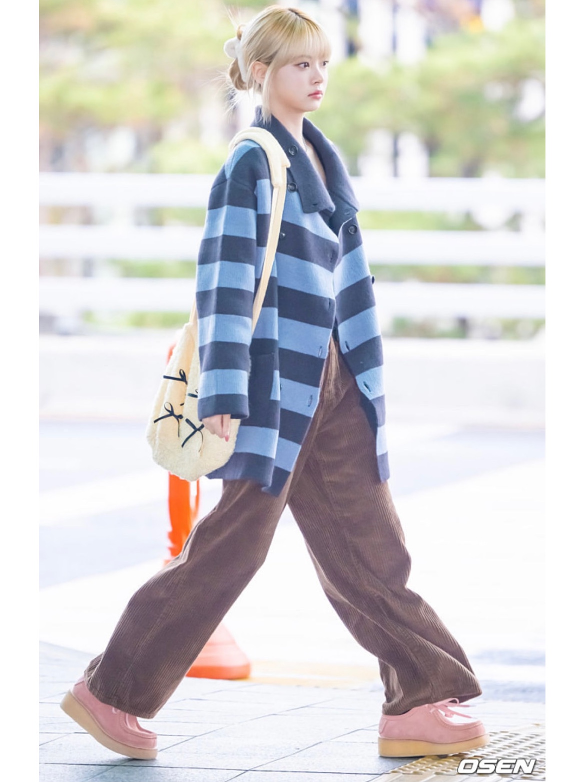 Clarks x Danielle Cathari Wallabee Pink 착용 스타일