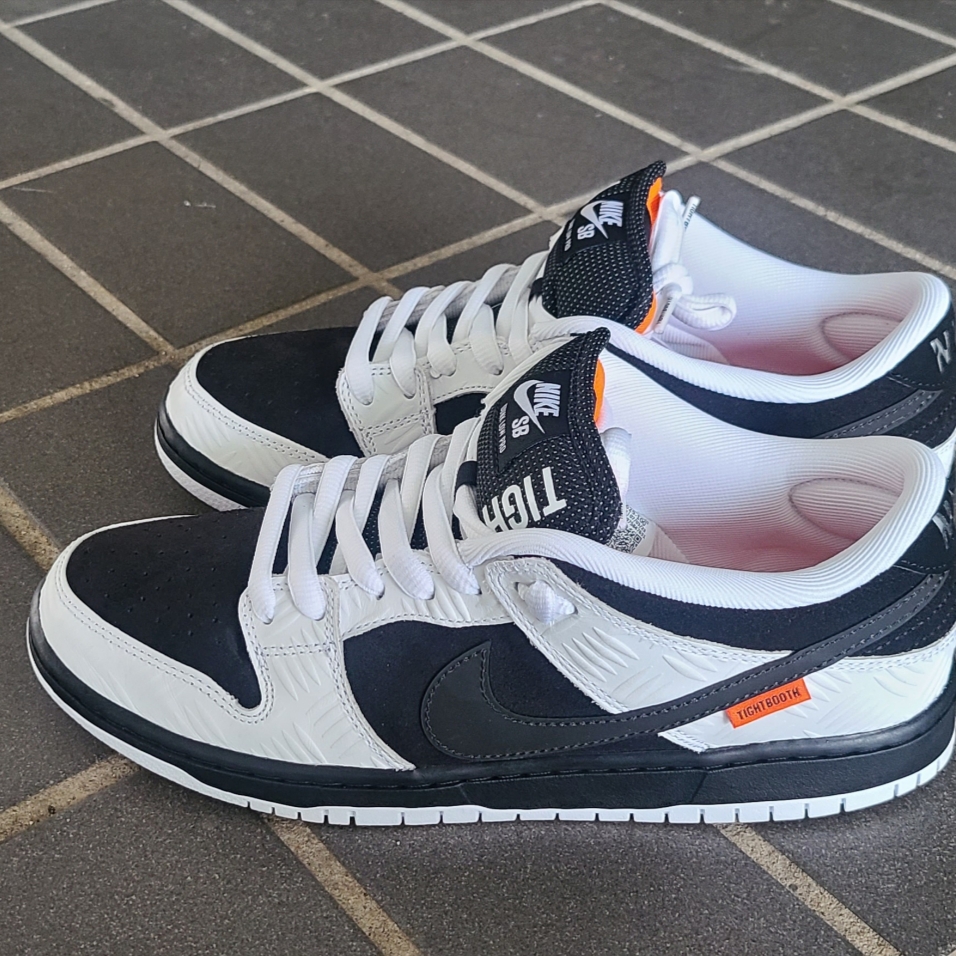 Nike x Tightbooth SB Dunk Low Pro Black and White 착용 스타일