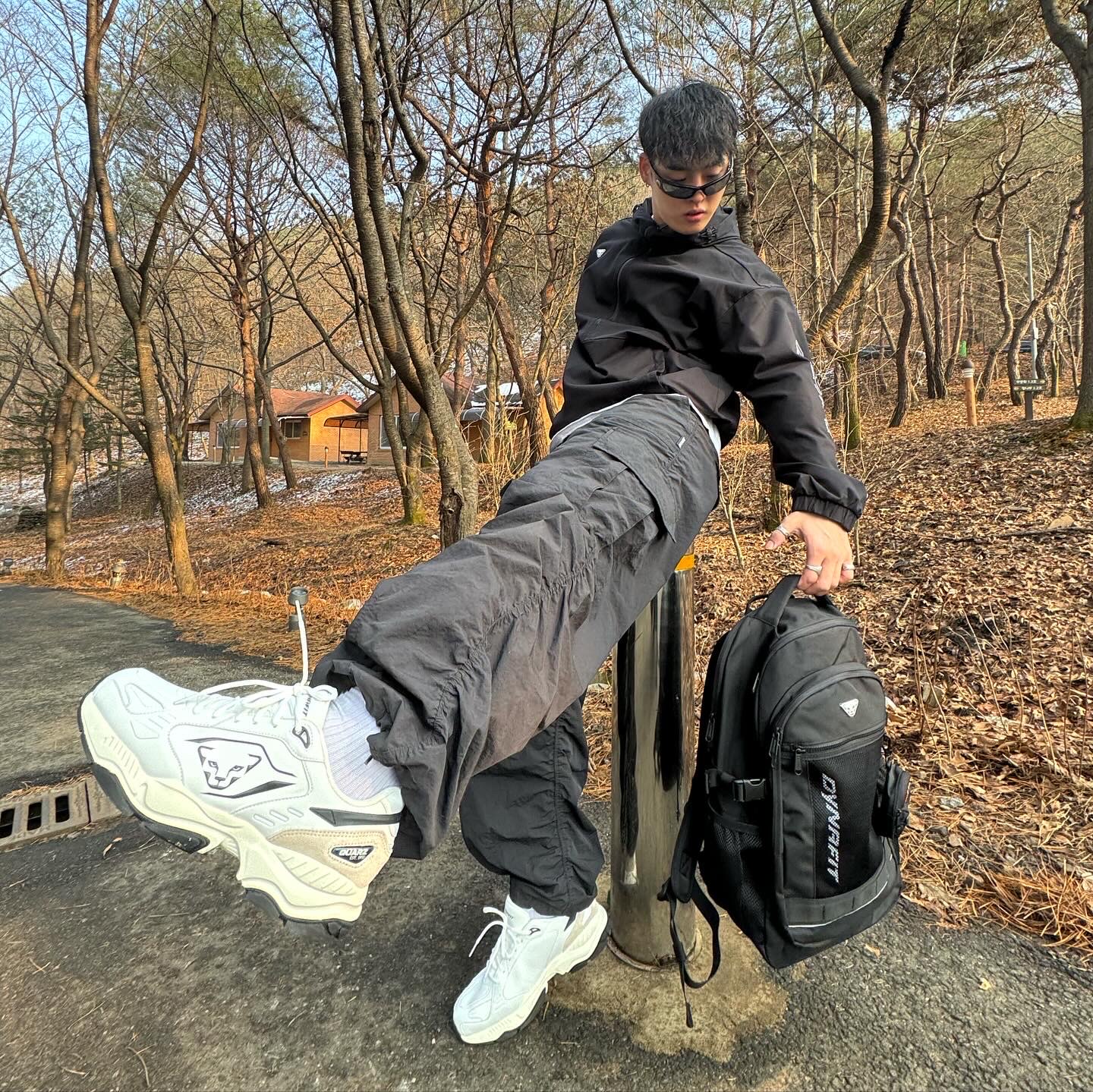Gentle Monster x Maison Margiela MM003 Black Black 착용 스타일 - 1