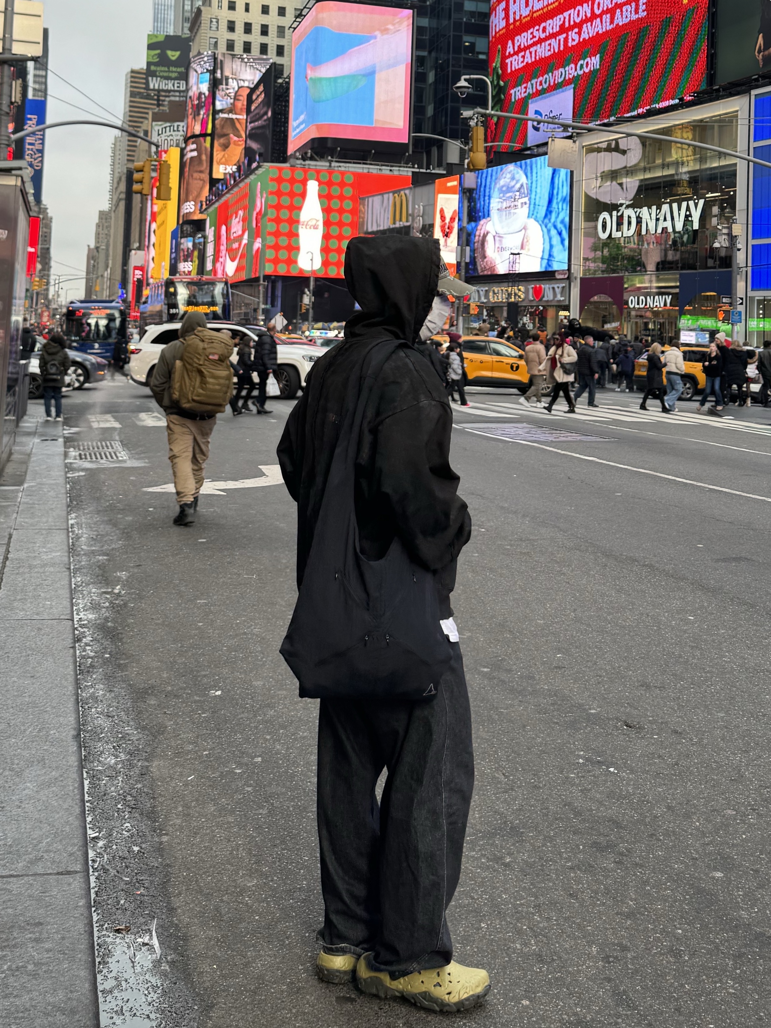 Undermycar Soundwave Dirty Coated Hood Zip-Up Black Oil - 23SS, Roa Hiking Shoulder Bag Black 착용 스타일 - 3