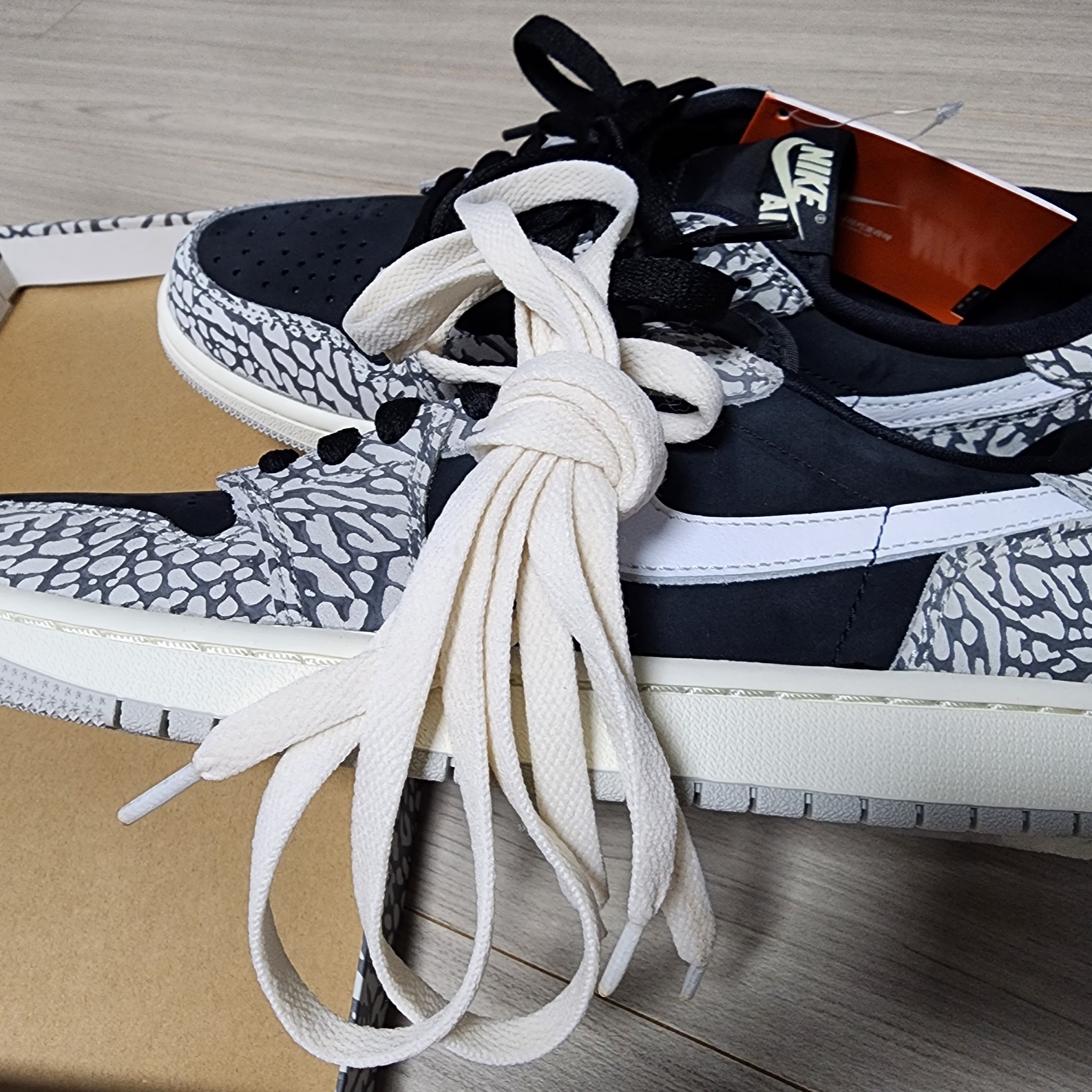 Jordan 1 Retro Low OG Black Cement 착용 스타일 - 3