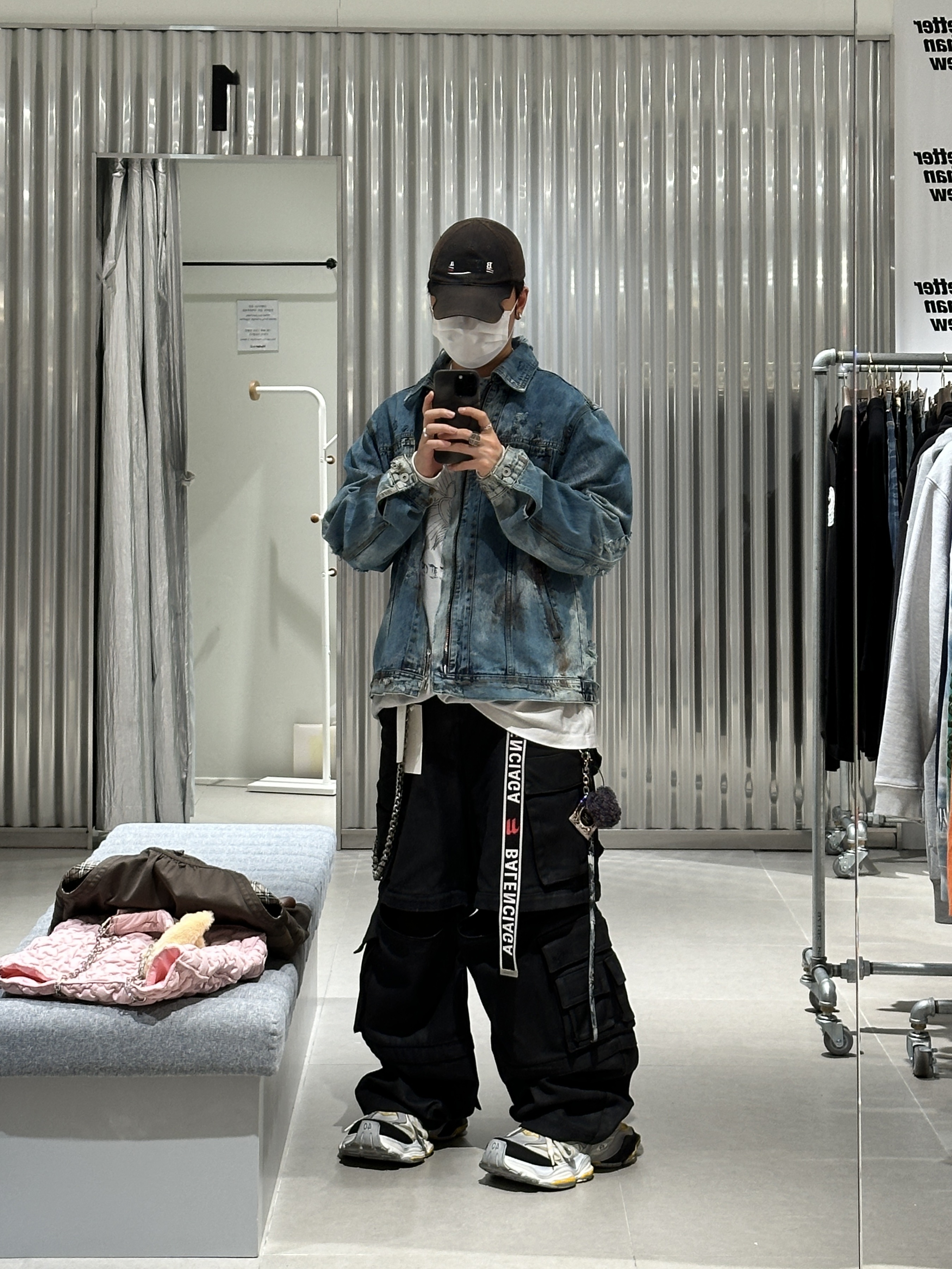 Project G/R Oversized Convertible Cargo Pants Coated Black, Balenciaga Gaffer Cap Black 착용 스타일 - 2