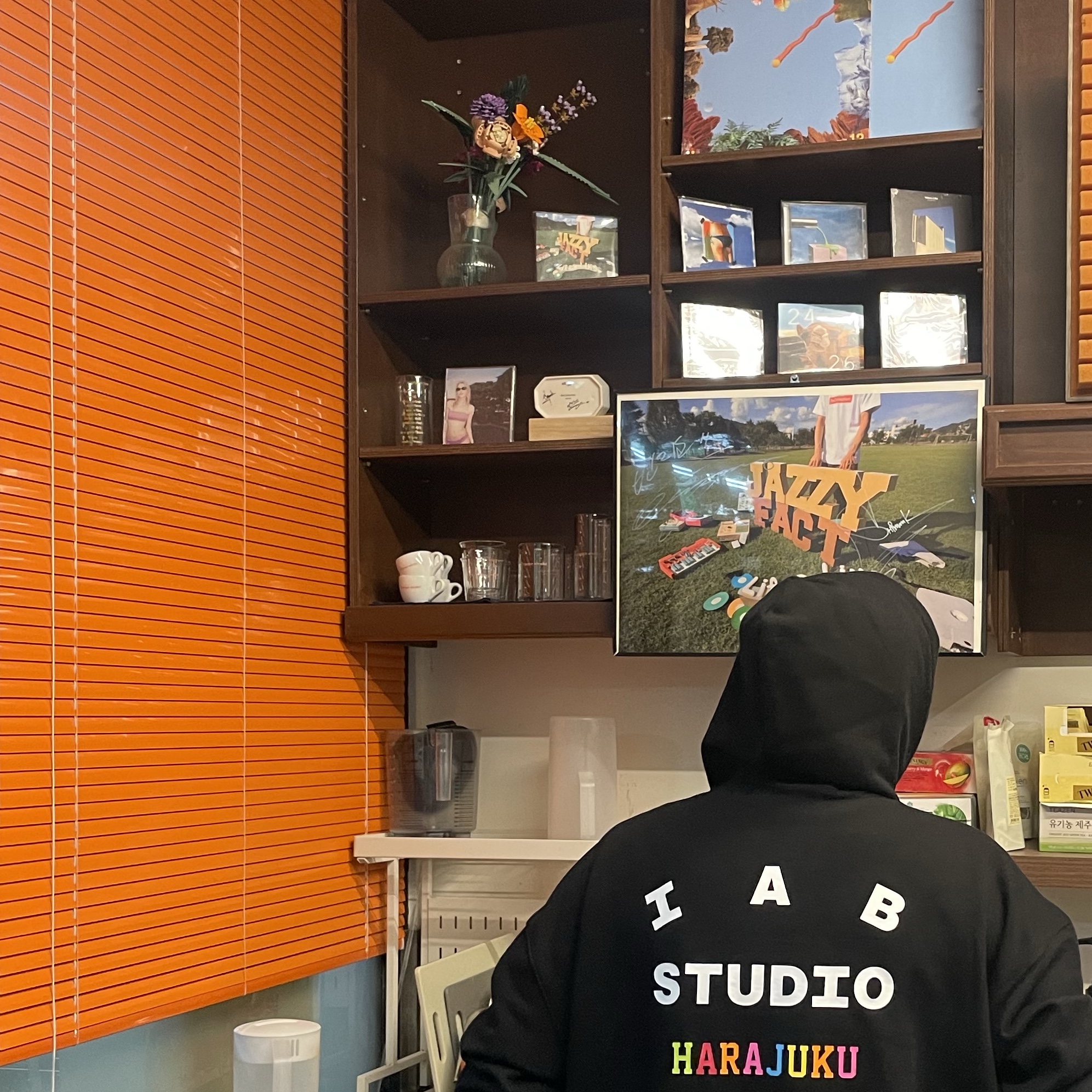 IAB Studio Harajuku Hoodie Black - Harajuku Exclusive 착용 스타일