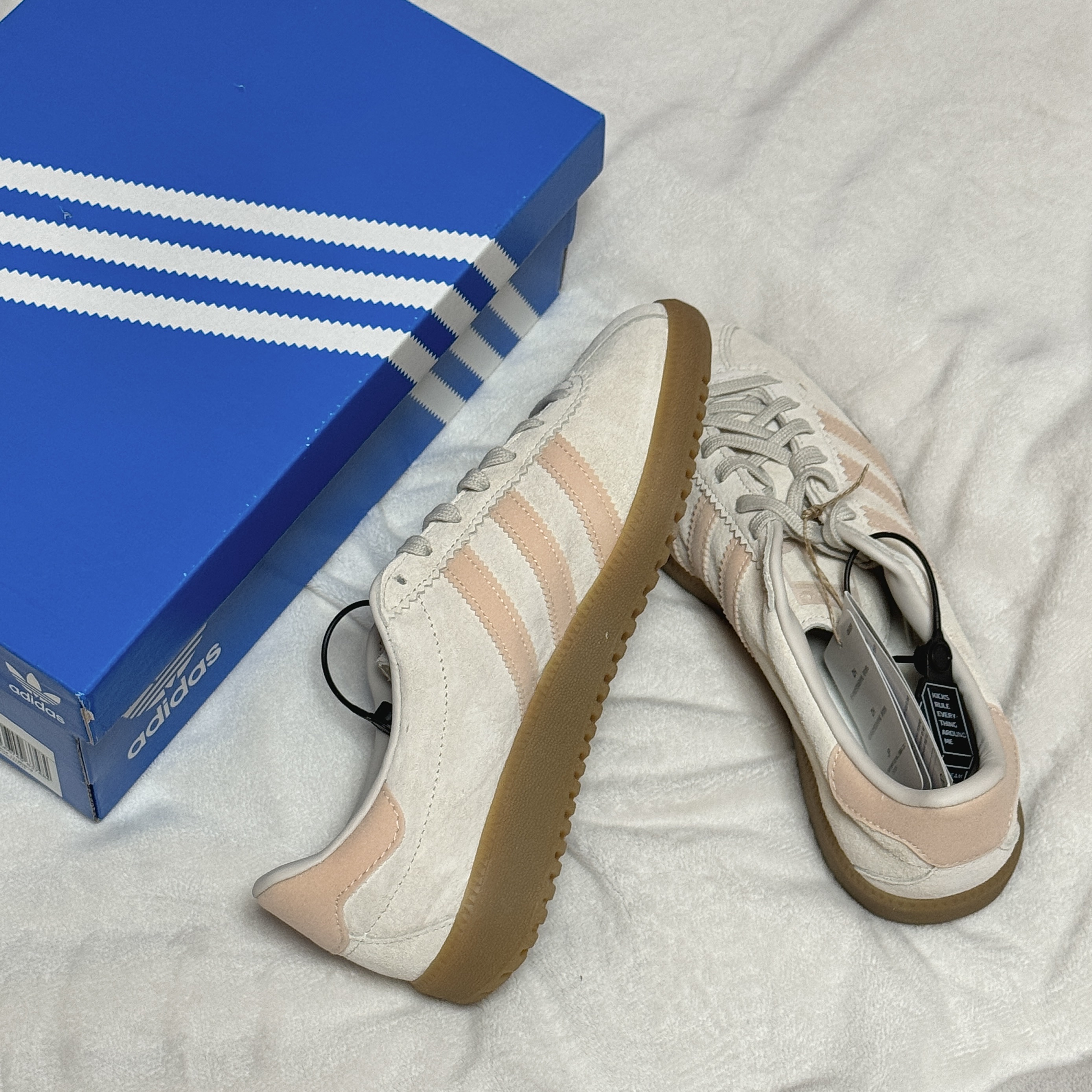 Adidas Bermuda Wonder White 착용 스타일