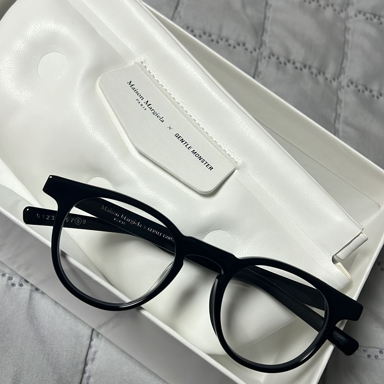 Gentle Monster x Maison Margiela MM009 Clear Black 착용 스타일