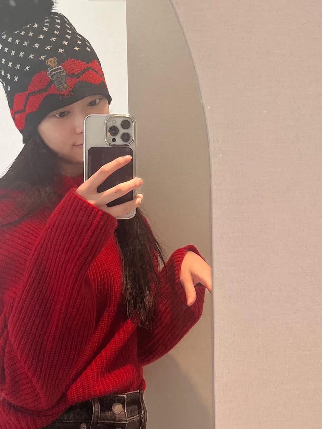 Stussy 8 Ball Heavy Brushed Mohair Sweater Red, STU Women Turtleneck Knit Red 착용 스타일 - 4