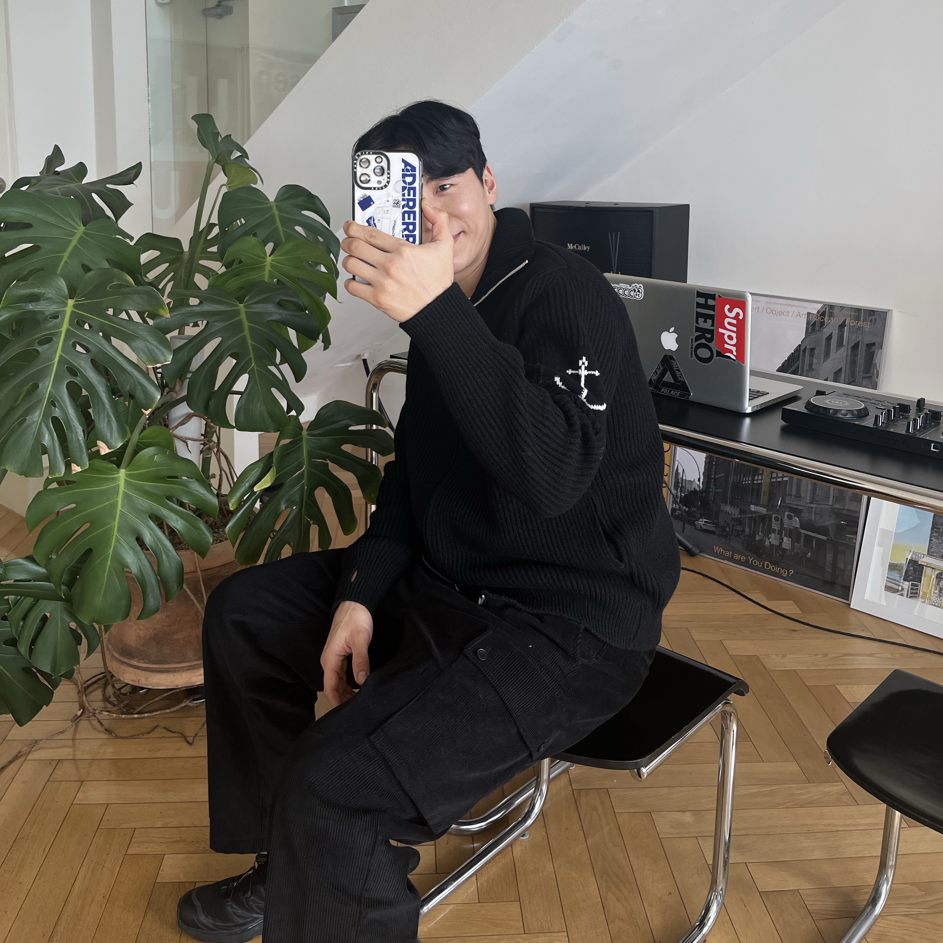 Casetify x Ader Error iPhone Sticker Magsafe Case Clear, Salomon XT-6 ADV Black 착용 스타일
