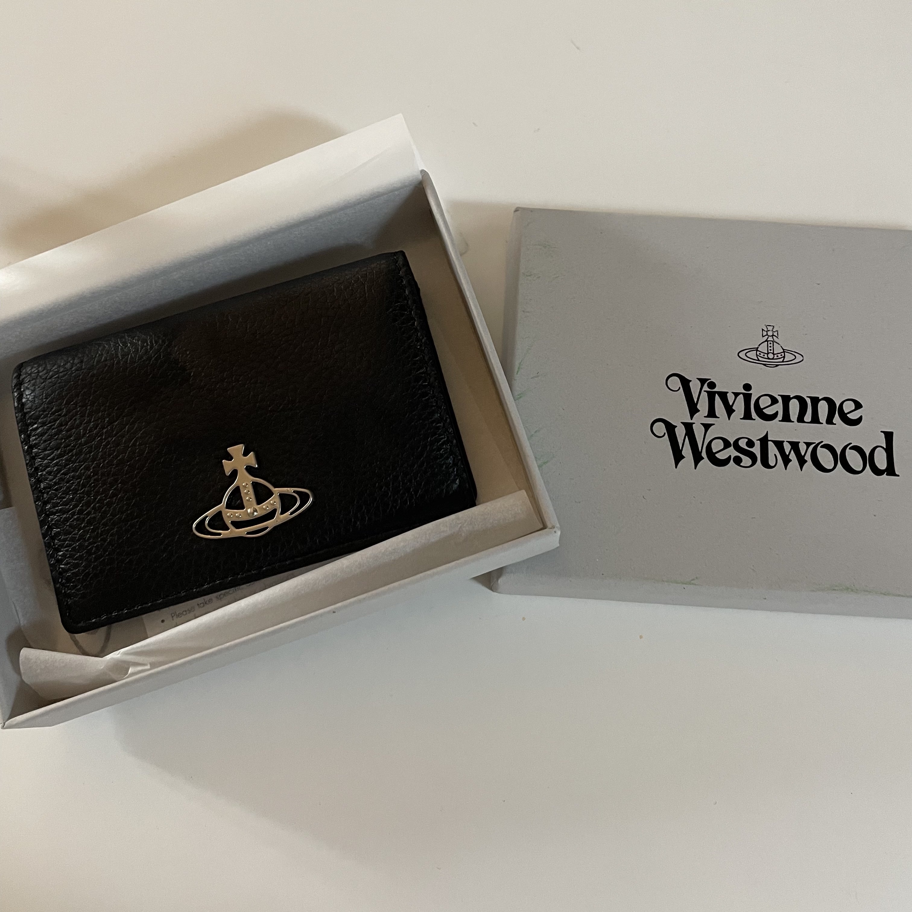 Vivienne Westwood Grain Leather Card Holder Black 착용 스타일 - 2