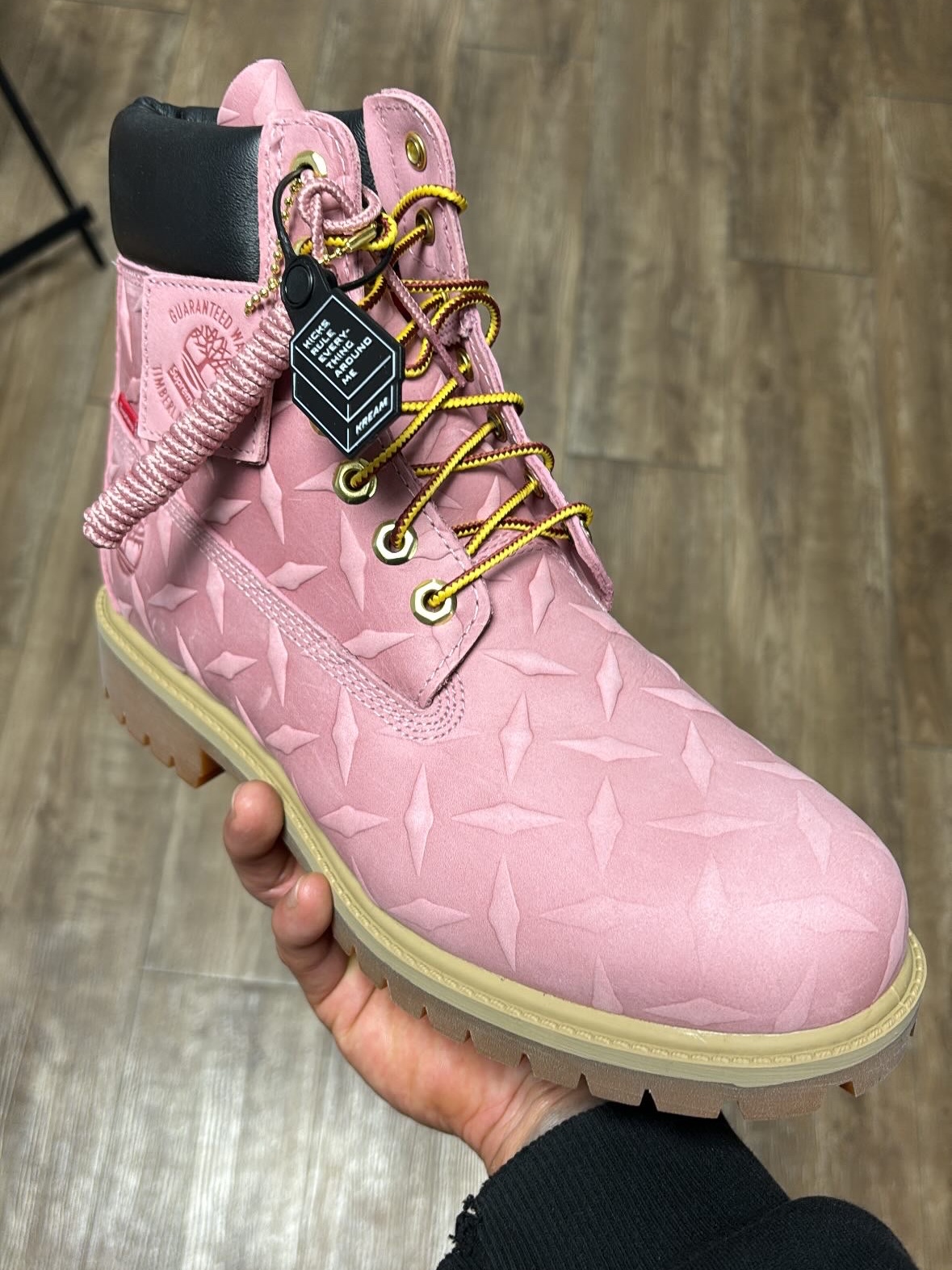 Timberland x Supreme Diamond Plate 6 Inch Premium Waterproof Boot Pink - 23FW - Medium 착용 스타일