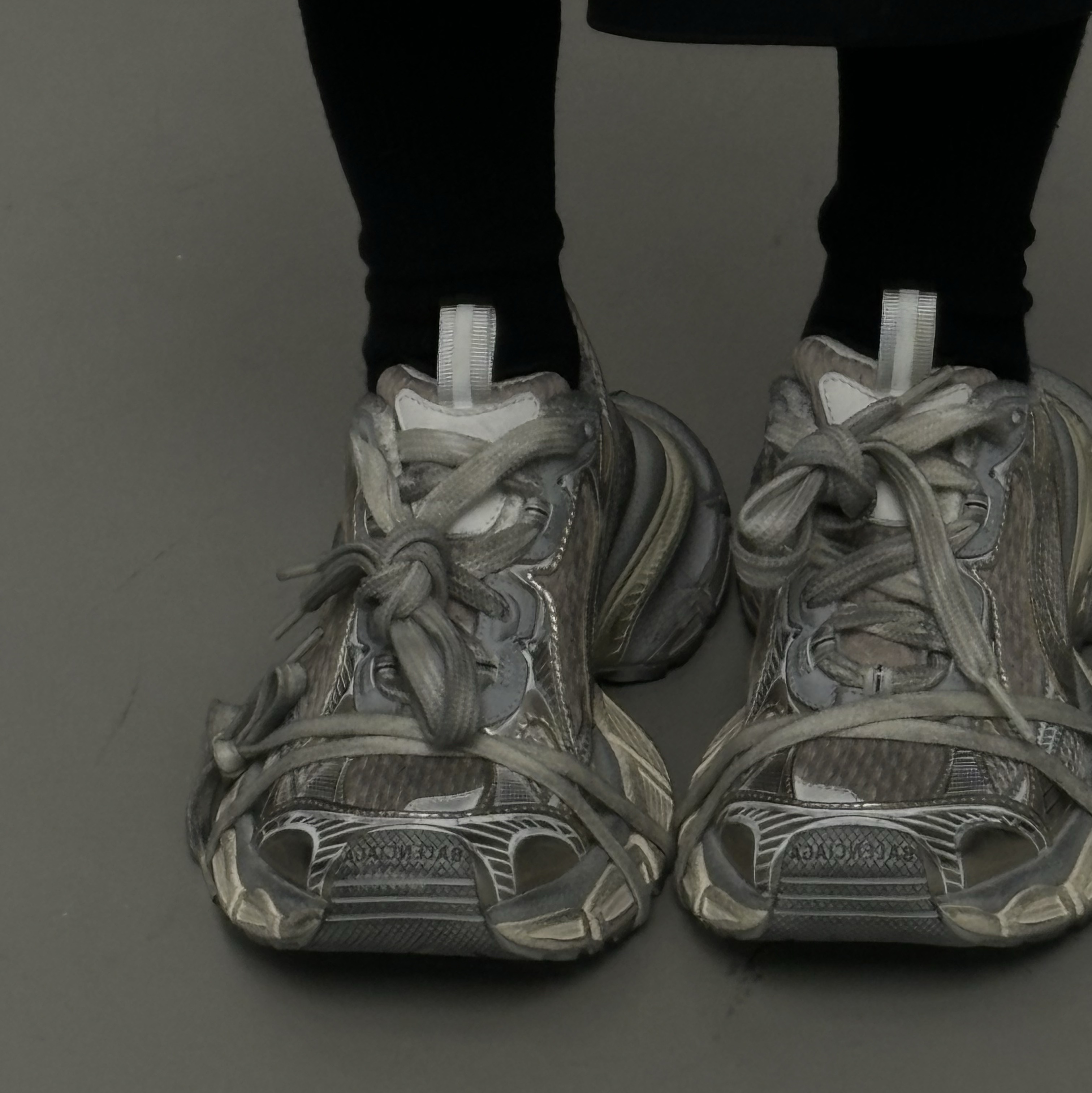 Balenciaga 3XL Sneakers Light Beige 착용 스타일