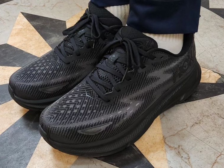 Hoka Clifton 9 Wide Black - 24SS 착용 스타일 - 1