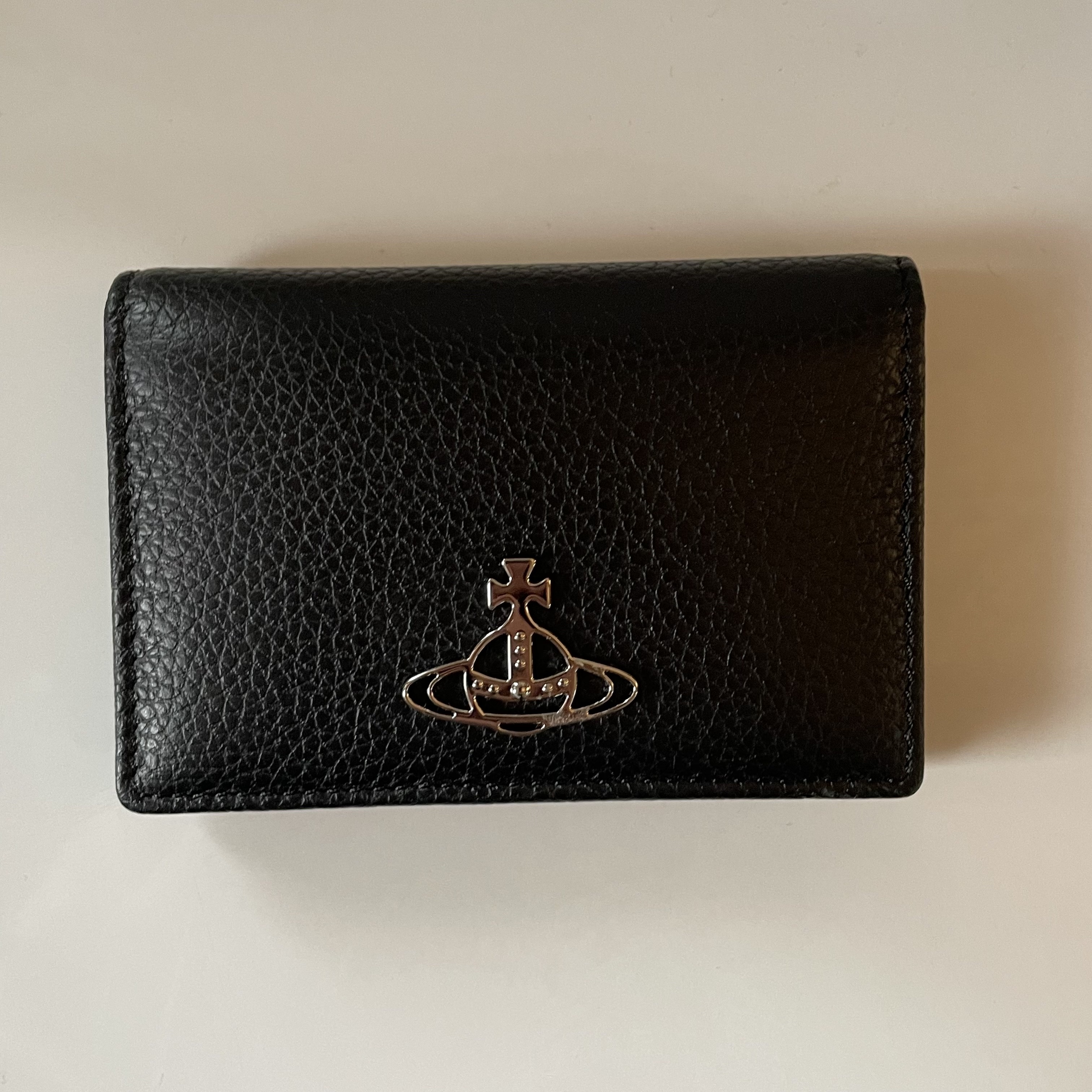 Vivienne Westwood Grain Leather Card Holder Black 착용 스타일 - 3