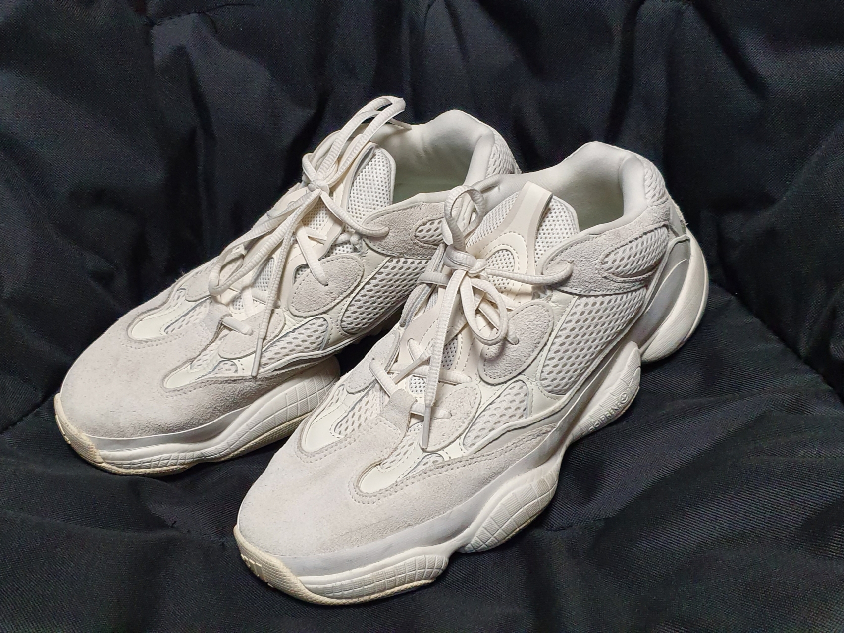 Adidas Yeezy 500 Bone White 착용 스타일 - 2