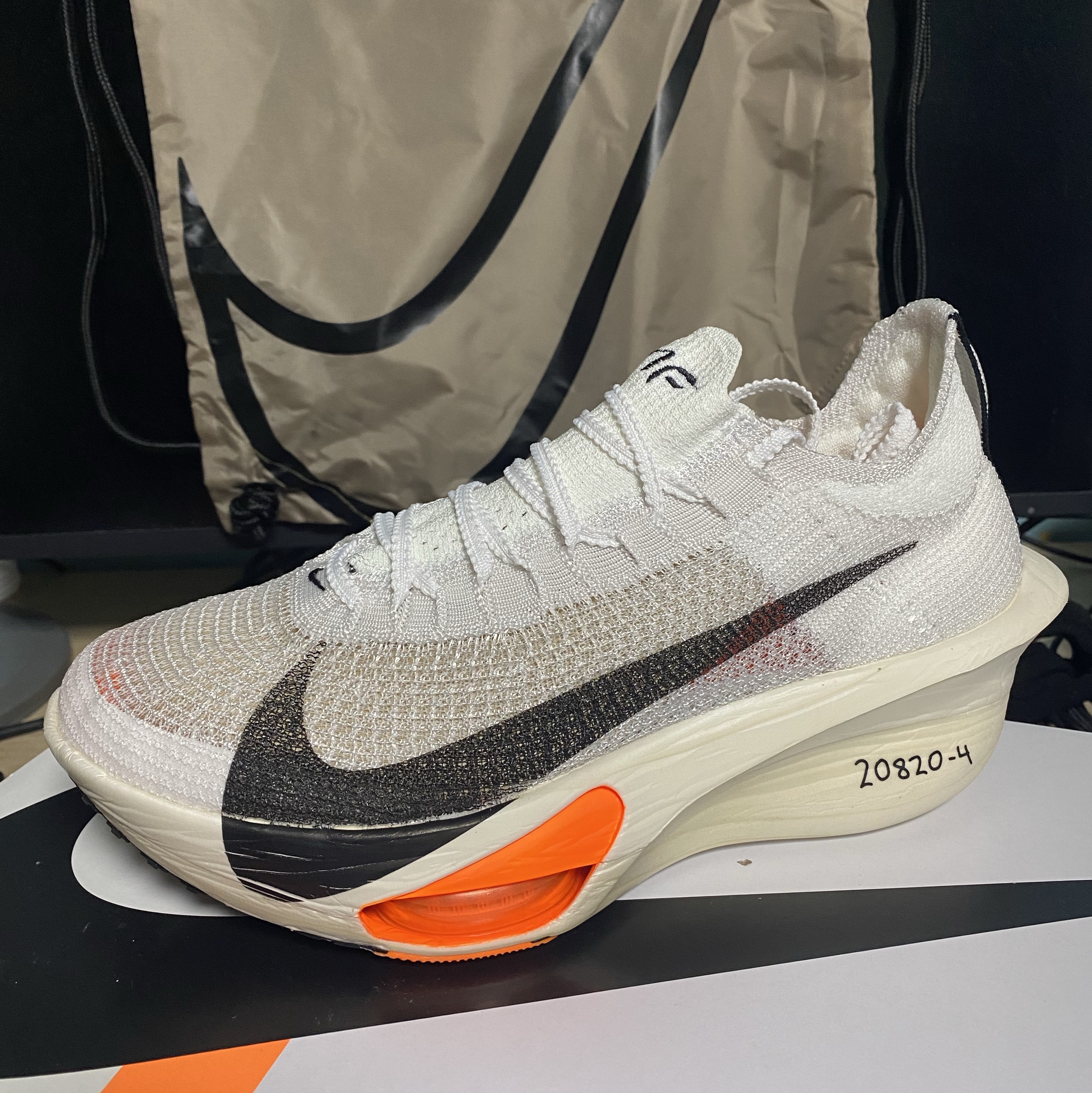 Nike Air Zoom Alphafly Next% 3 Proto White Total Orange 착용 스타일