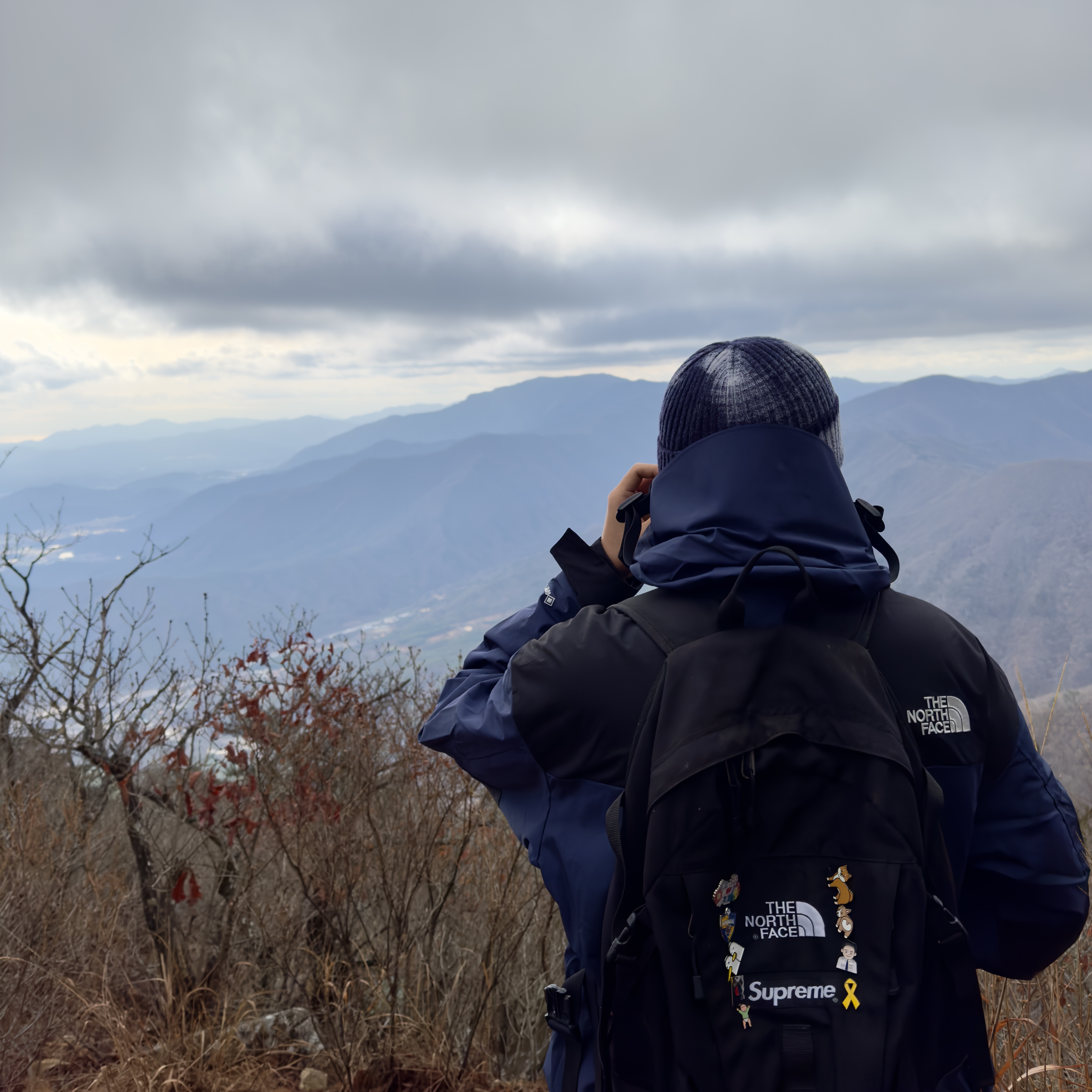 Stussy Workgear Spray Cuff Beanie Navy, Supreme x The North Face Expedition Backpack Black - 18FW 착용 스타일 - 2